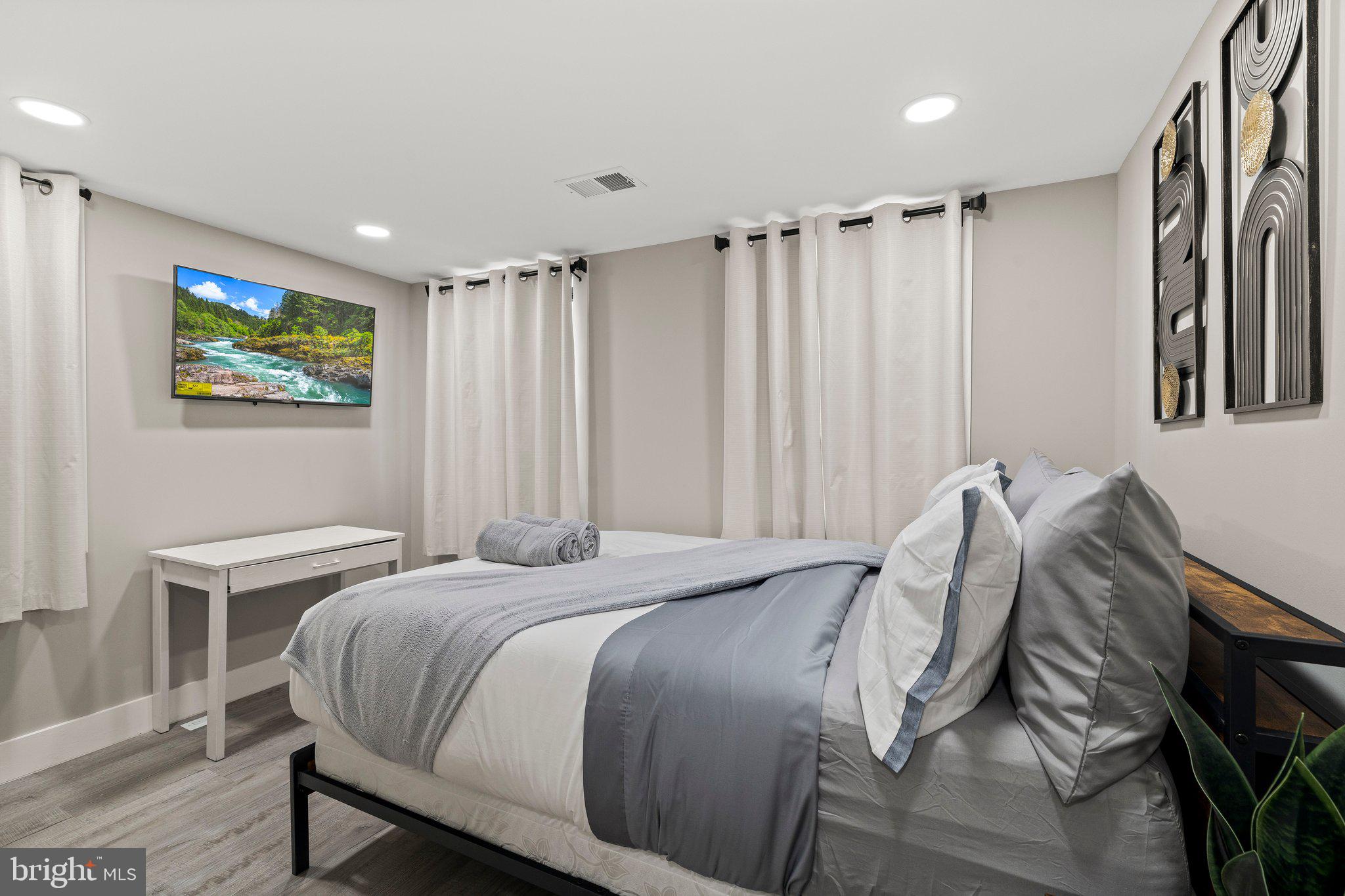 KENSINGTON - Residential