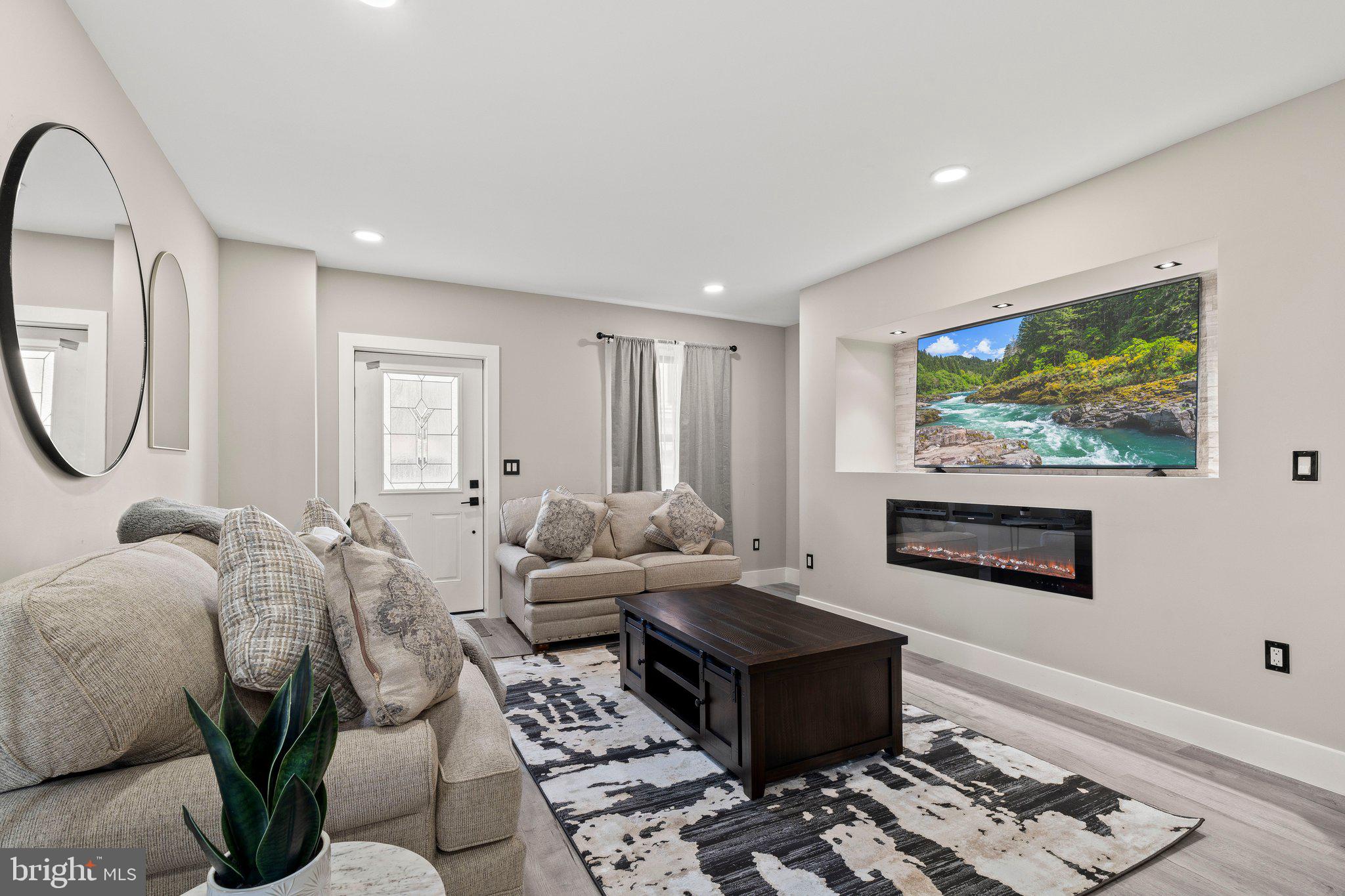 KENSINGTON - Residential