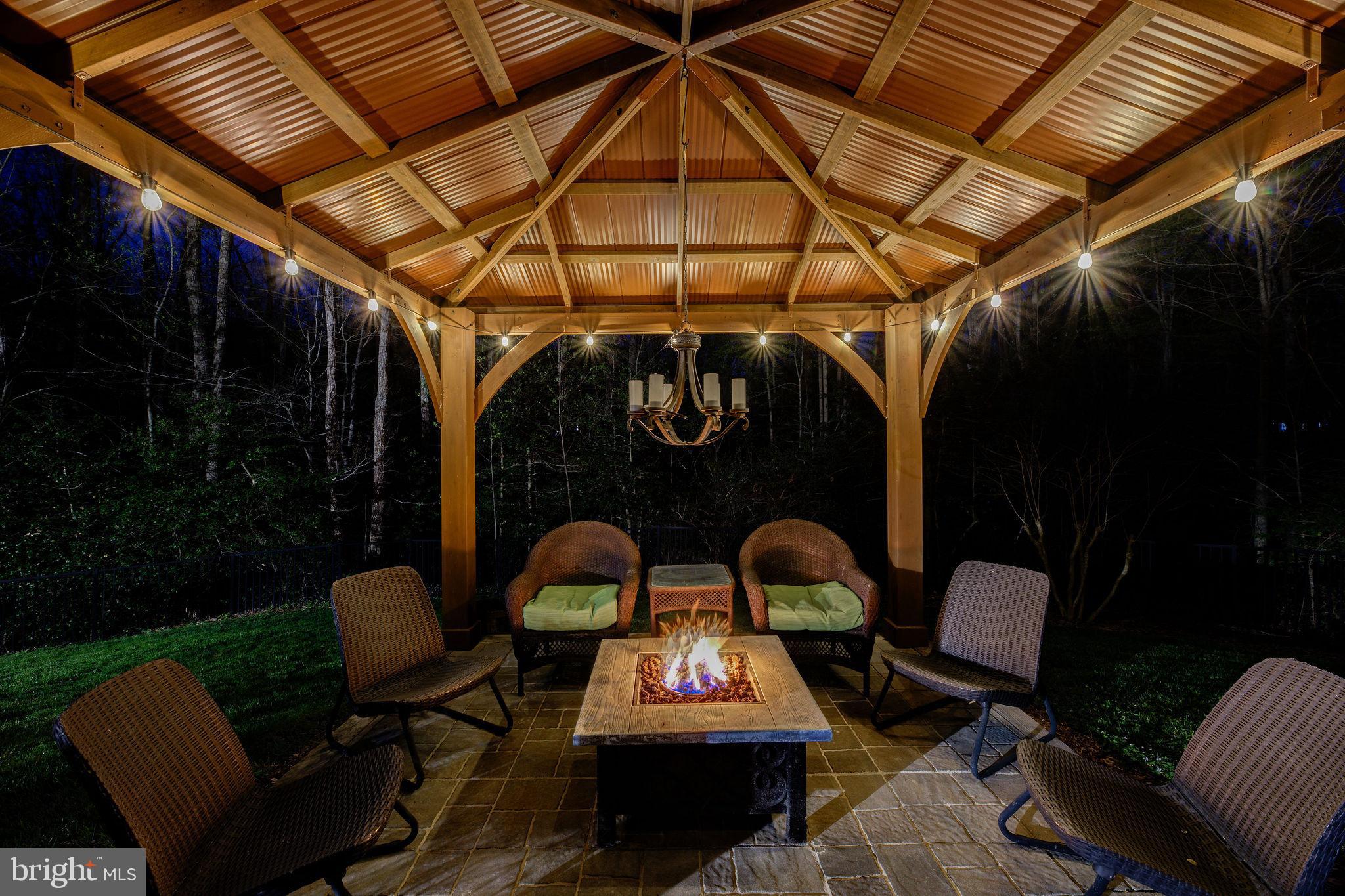 WHISPERING WOODS - Residential