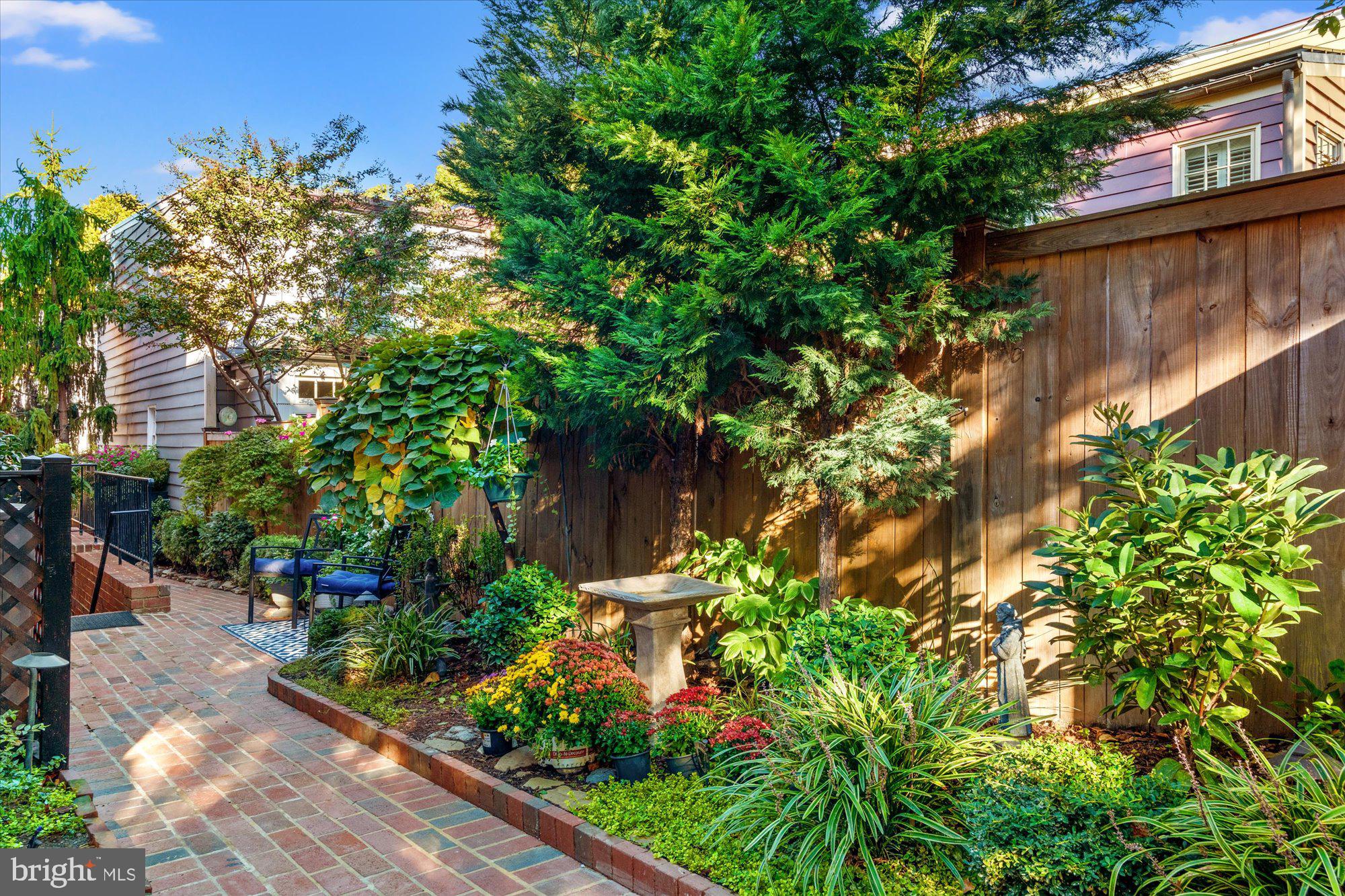 OLD TOWN ALEXANDRIA - Residential