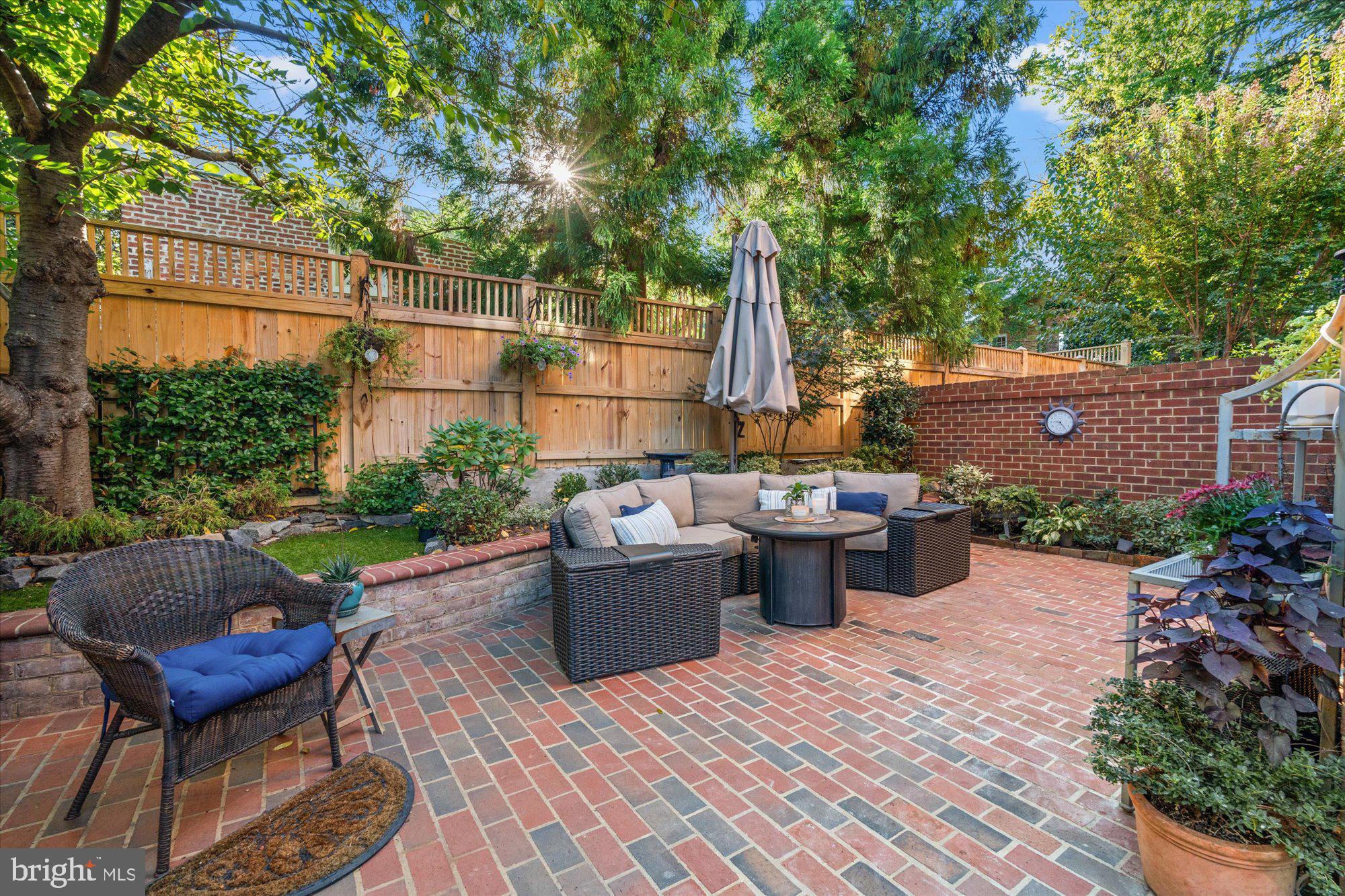OLD TOWN ALEXANDRIA - Residential
