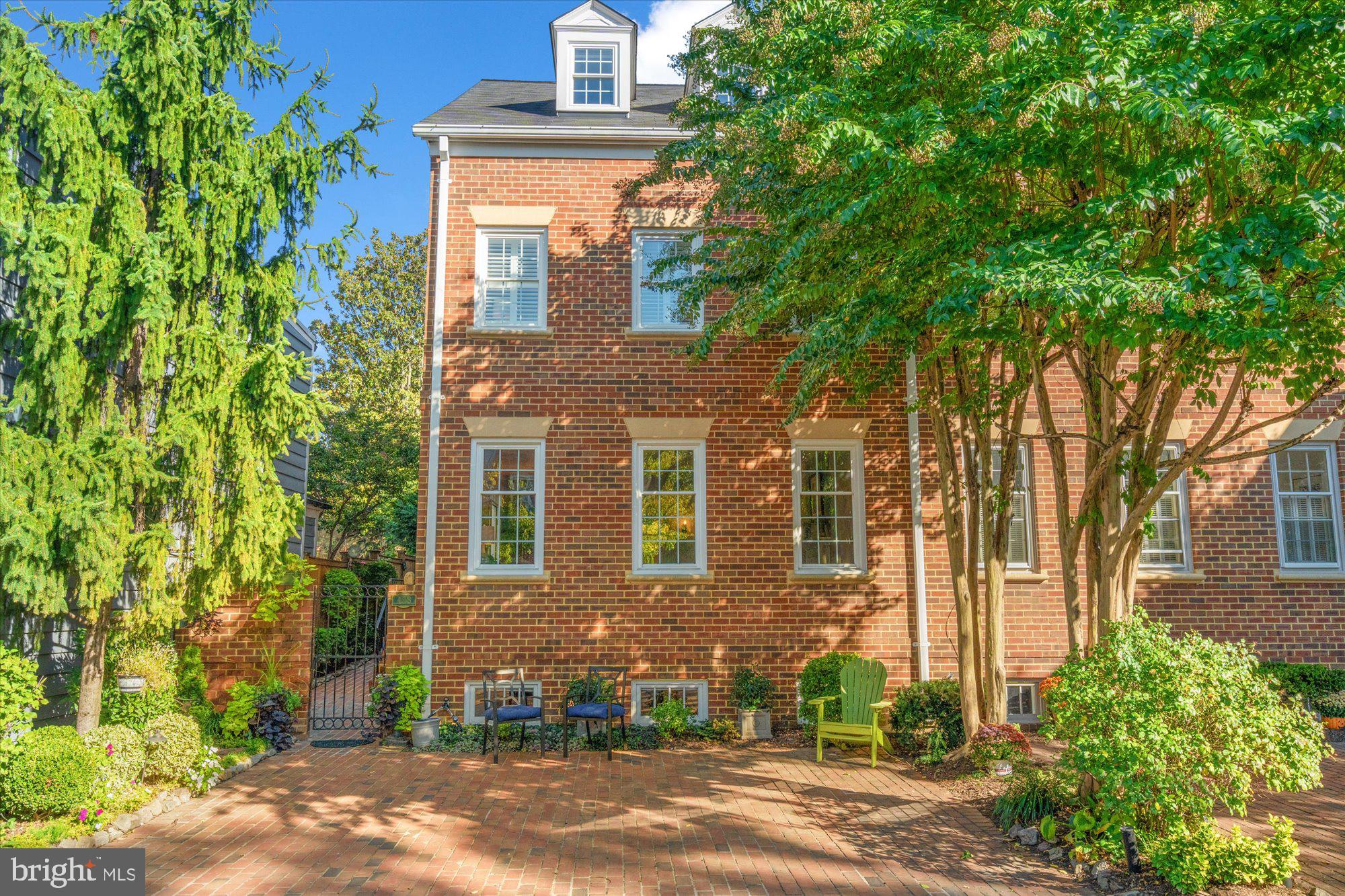 OLD TOWN ALEXANDRIA - Residential