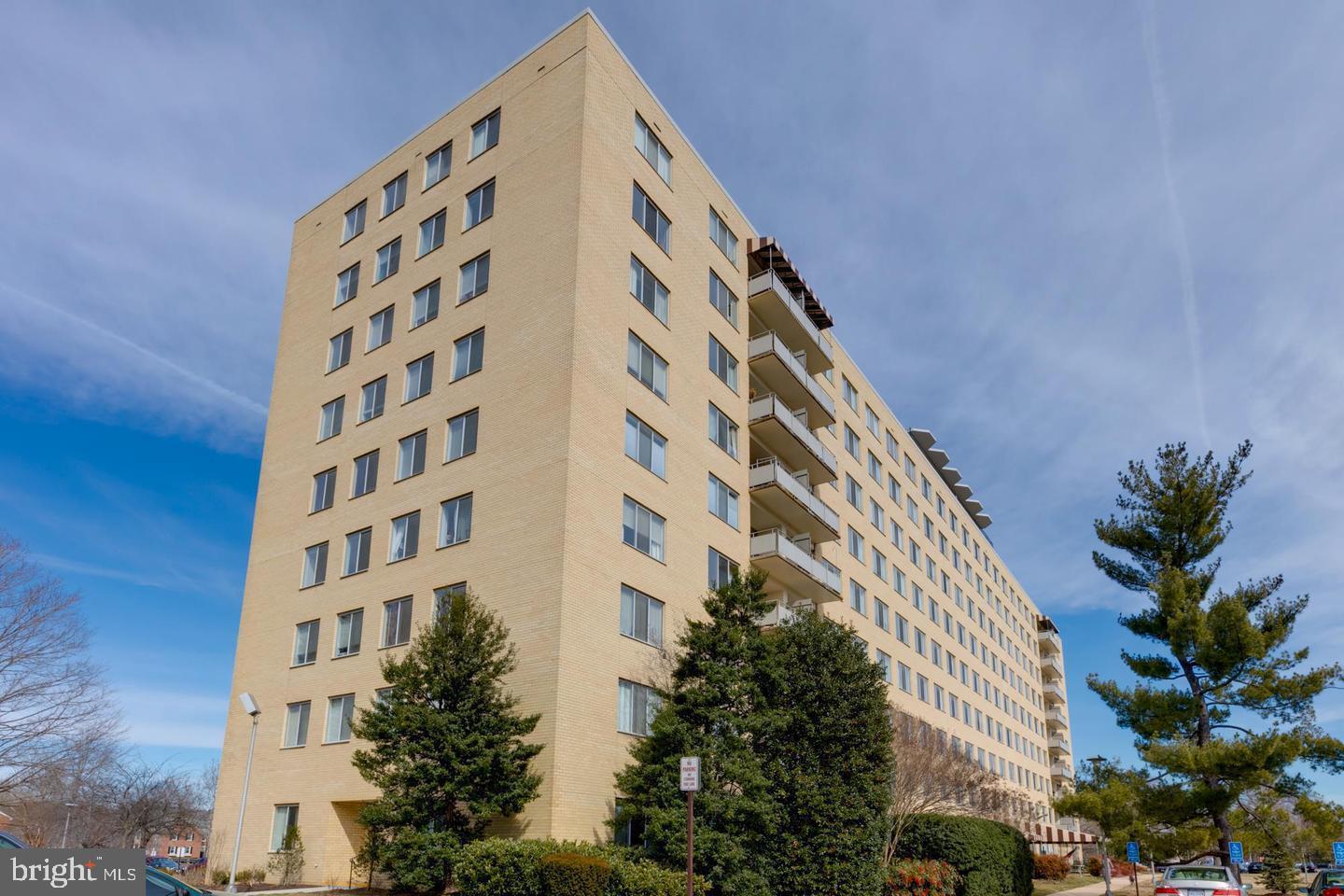 RIVER TOWERS - Residential