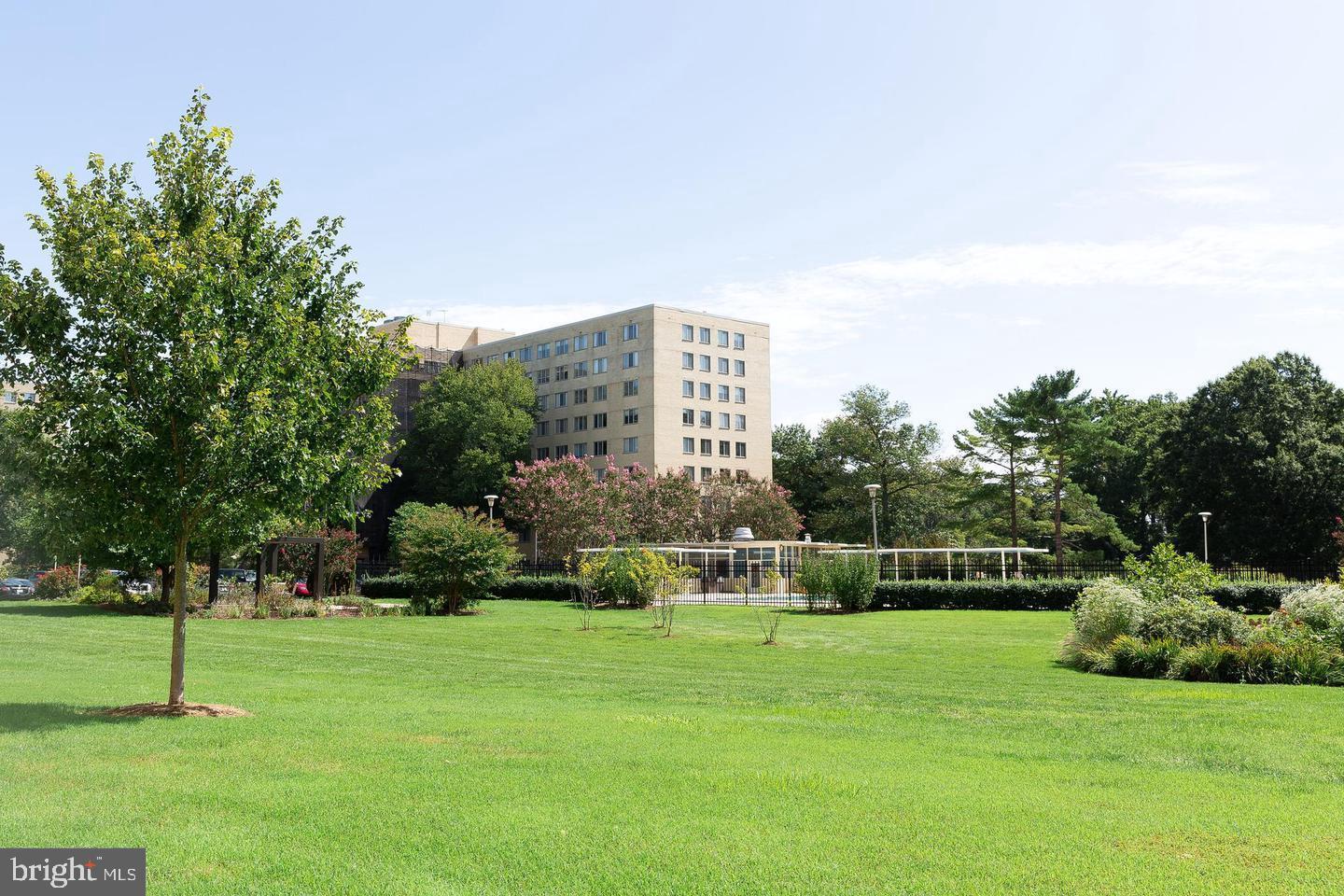RIVER TOWERS - Residential