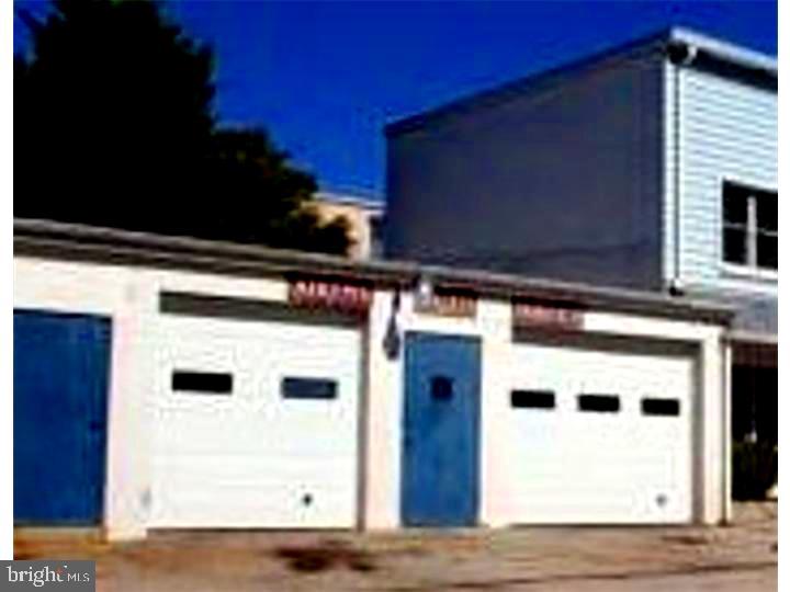 Approximately 900 square feet of heated shop space . Two overdoors and a man door. Perfect for auto repair or auto detail. NO BODY SHOPS. Space includes 4 parking spaces and an outside side yard where equipment or 8-10 vehicles can be stored. Tenant responsible for gas and electric. 24 Hour notice required for all showings. Sorry, building is not for sale.