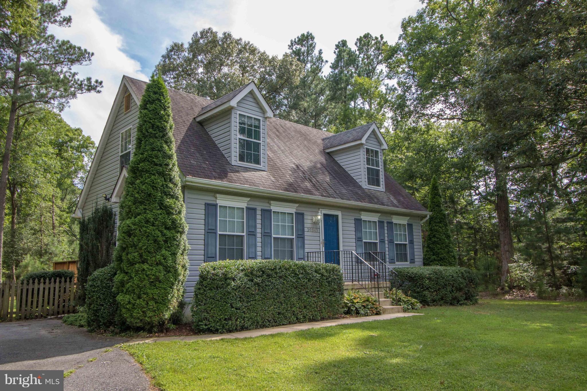 Charming 4 bedroom 2 bathroom home in Leonardtown. Lot is over an acre on a flat lot. House sits in the middle of the lot giving you ample front and back yard space. Long drive way with large parking area for multiple vehicles. Master bedroom on main level with an option of a 2nd floor master in large upstairs bedroom. Community offers great parks and water access.
