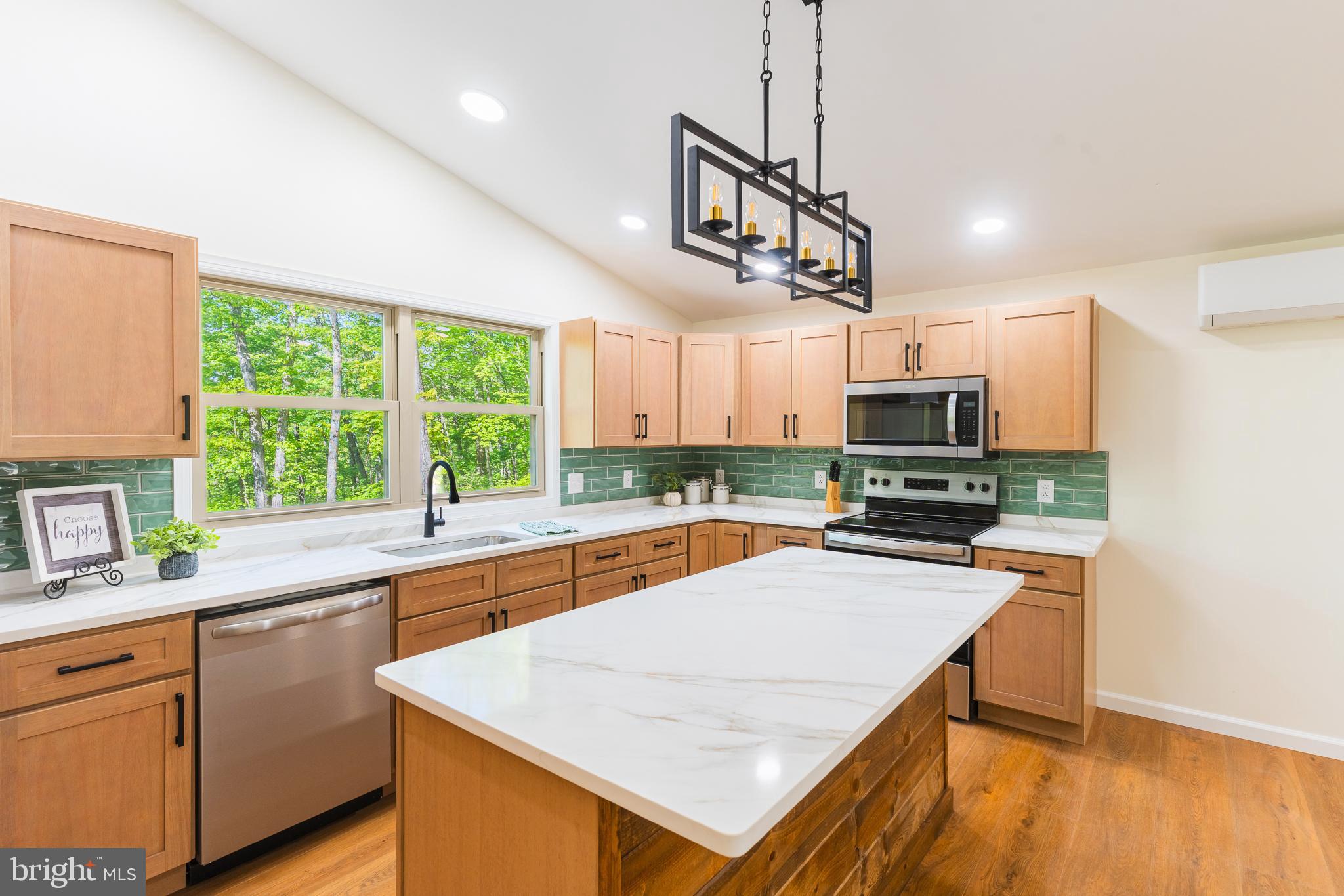 LAKE FERNDALE - Residential