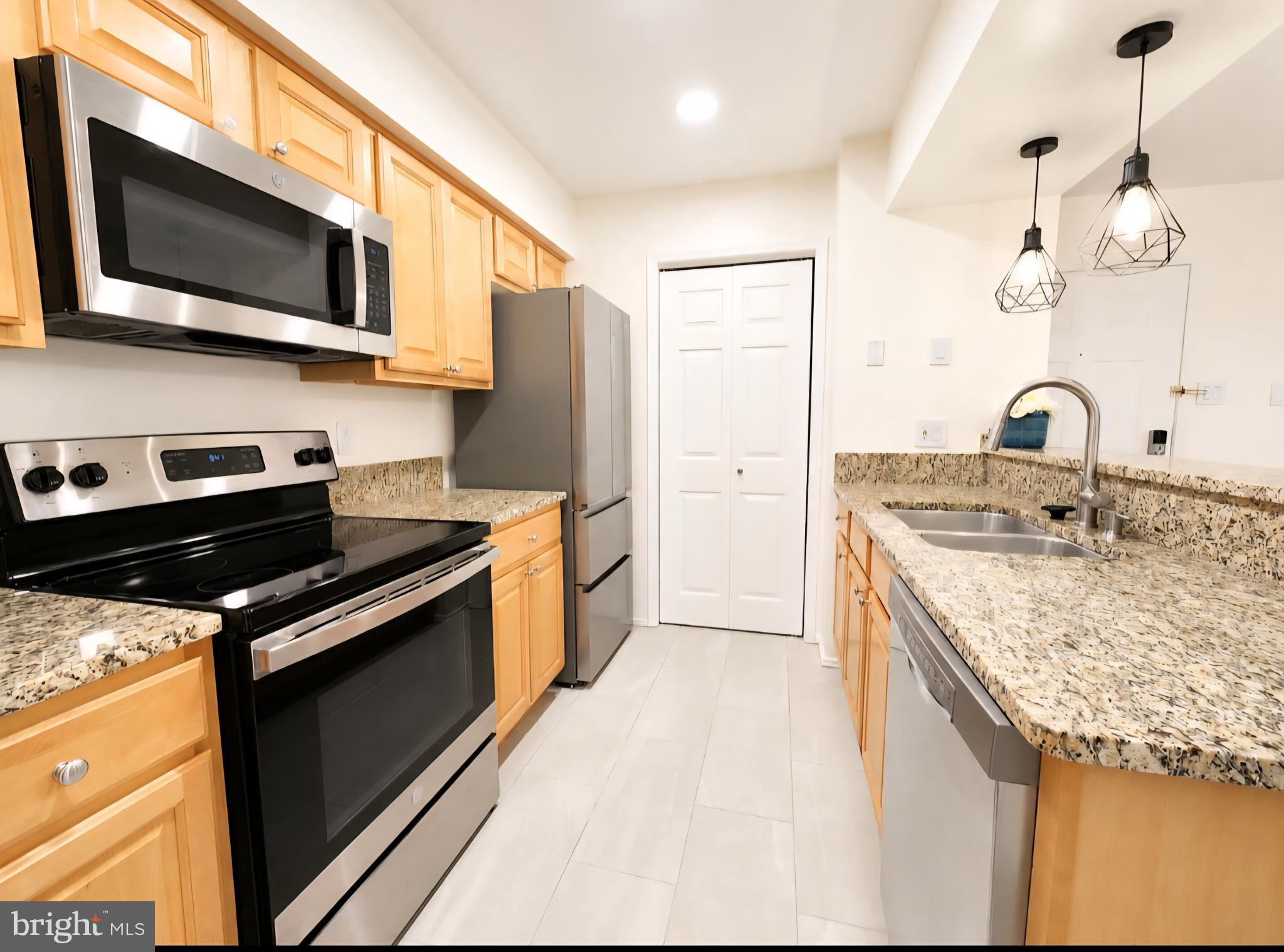 POINTE AT PARK CENTER - Residential
