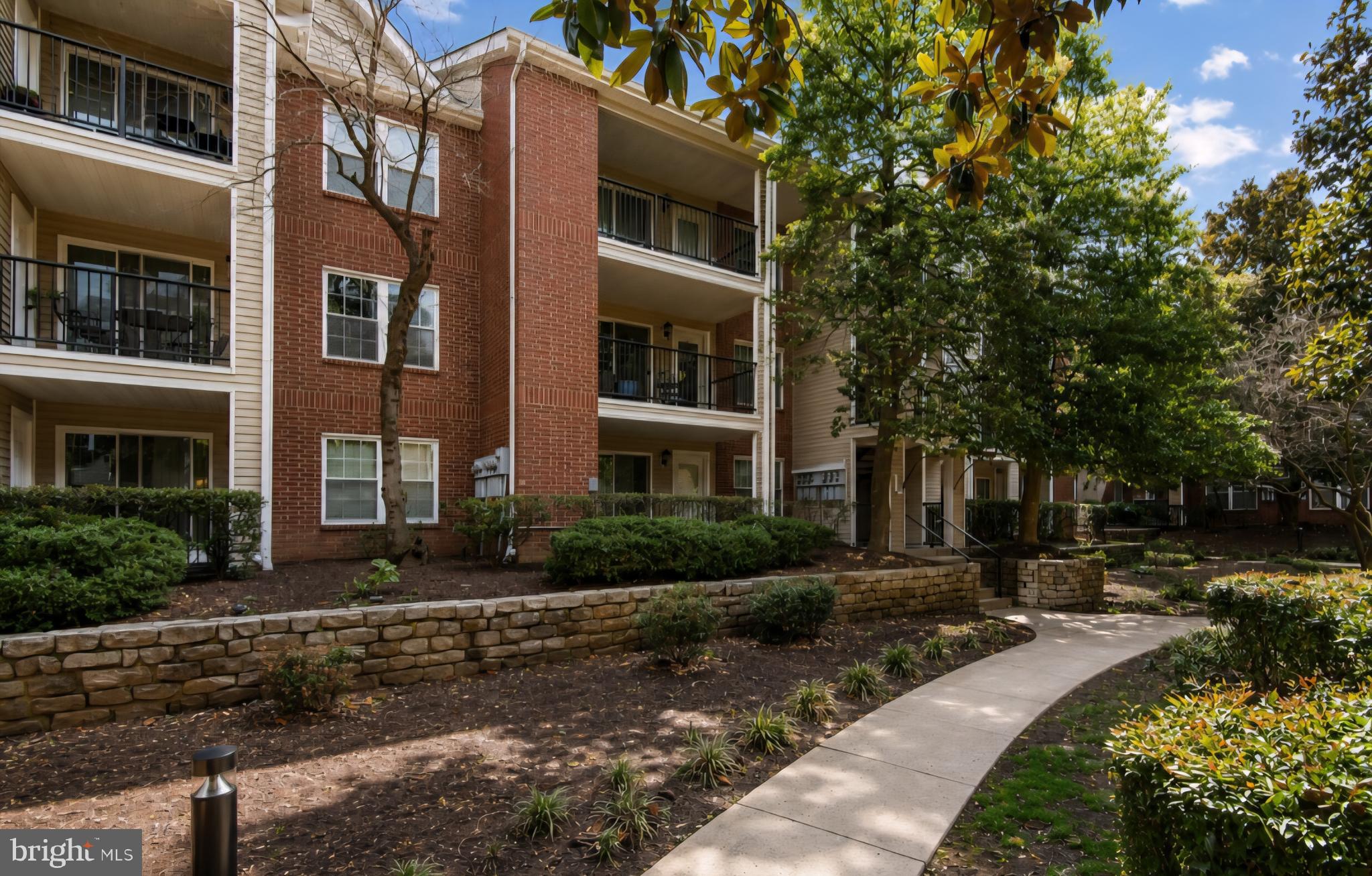 POINTE AT PARK CENTER - Residential