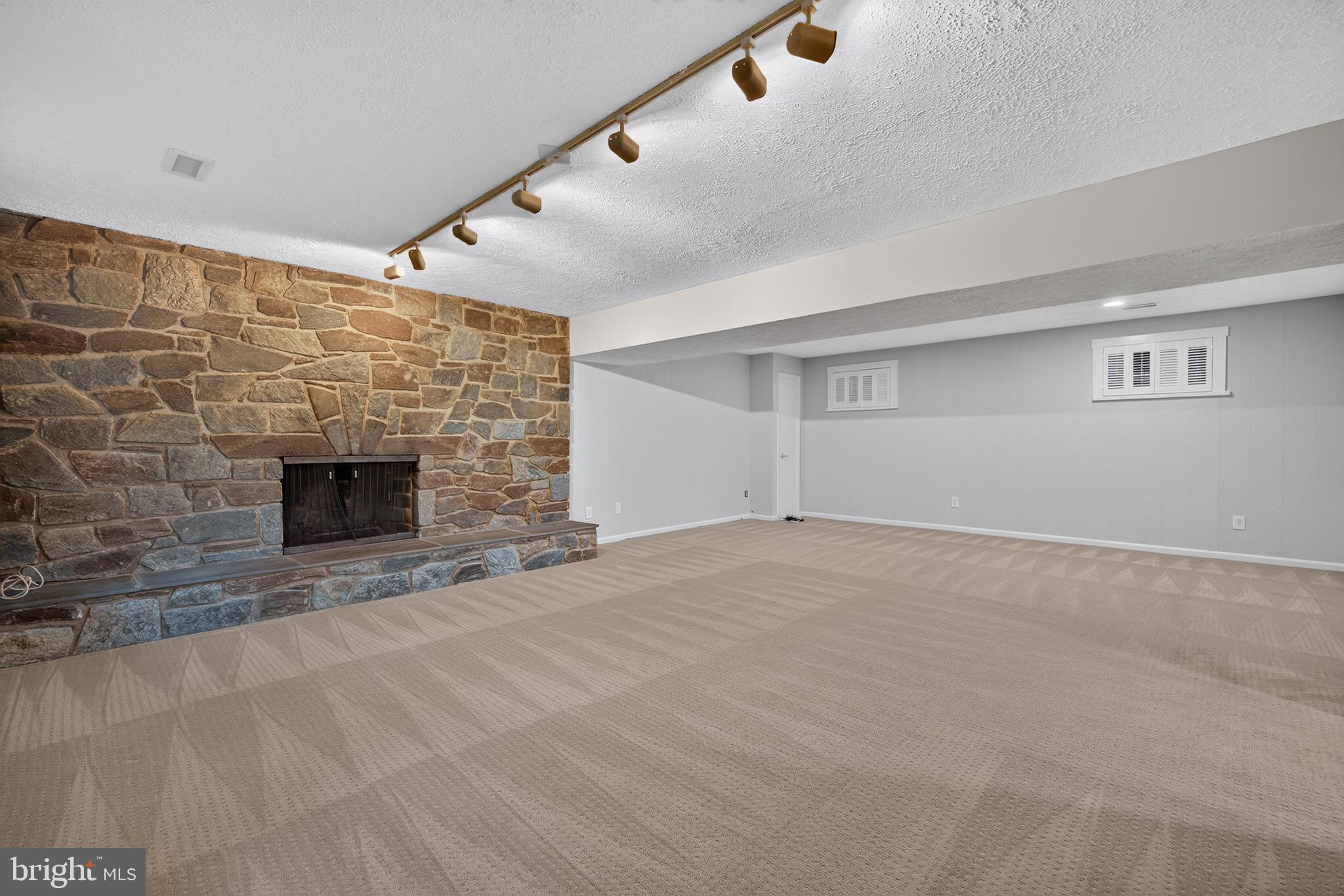GLENORA HILLS - Residential