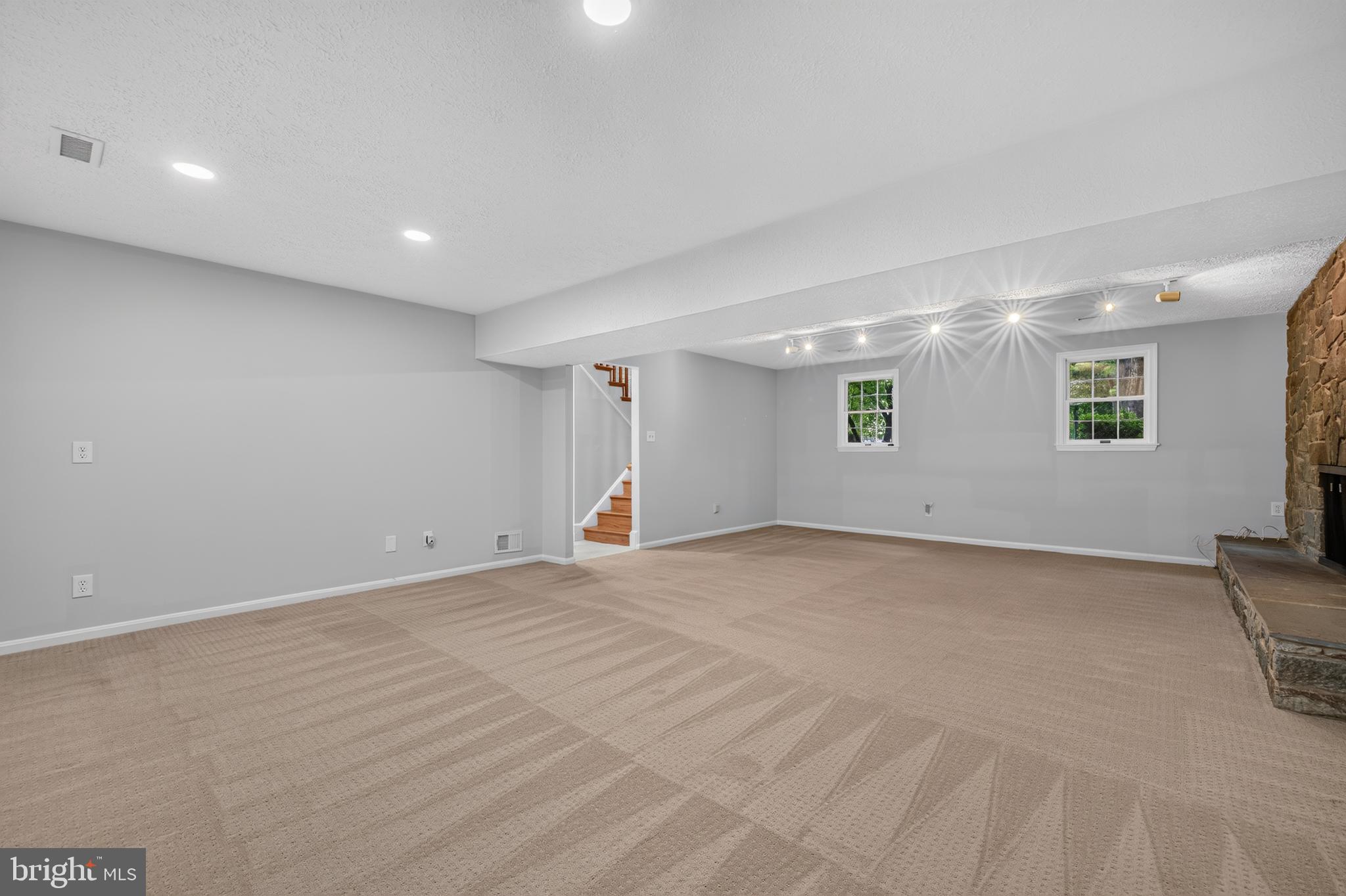 GLENORA HILLS - Residential