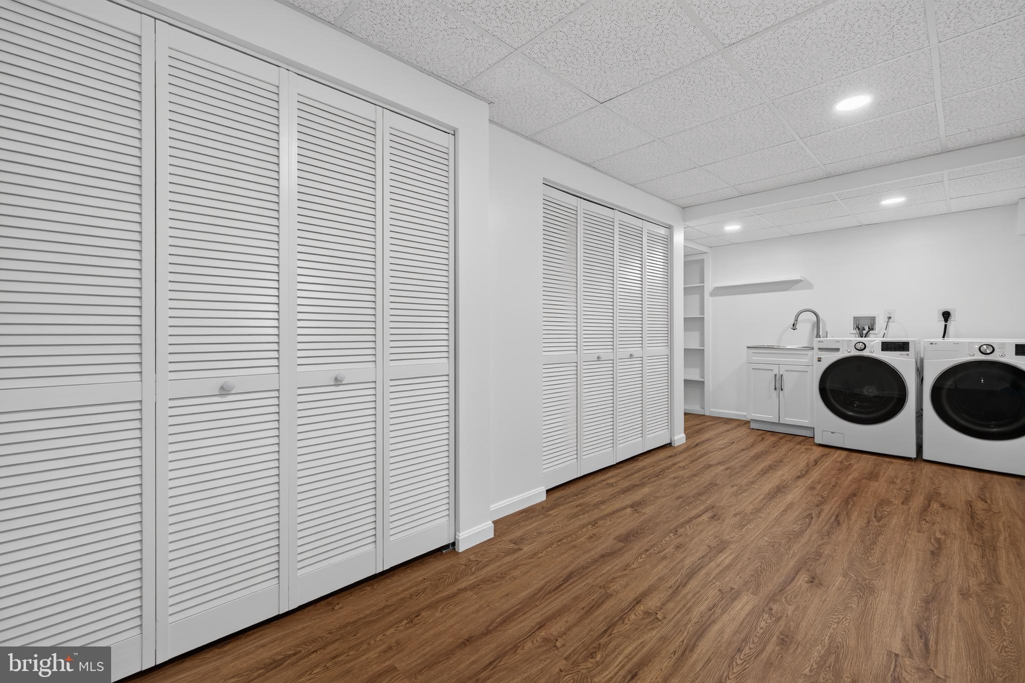 GLENORA HILLS - Residential