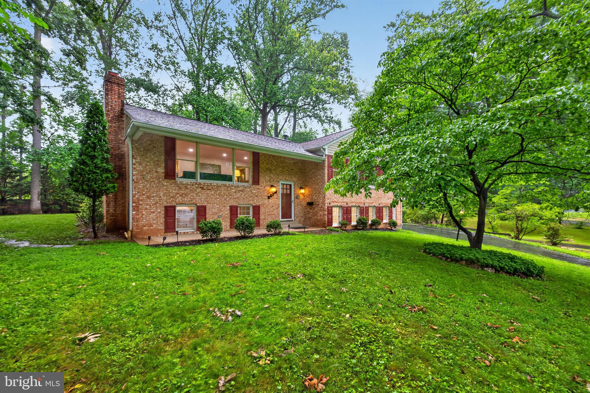 GLENORA HILLS - Residential