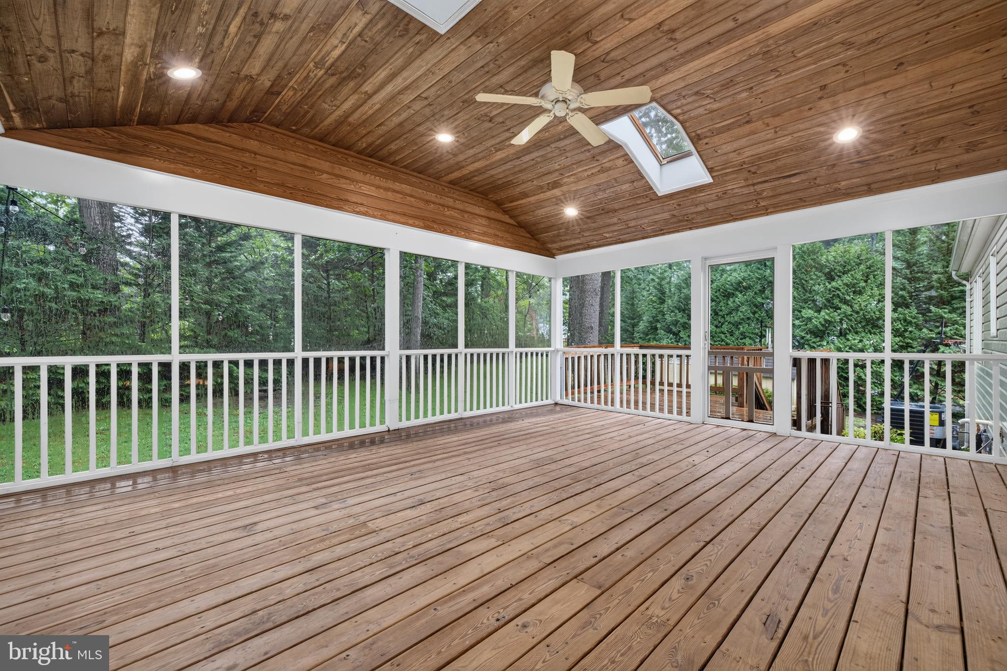 GLENORA HILLS - Residential