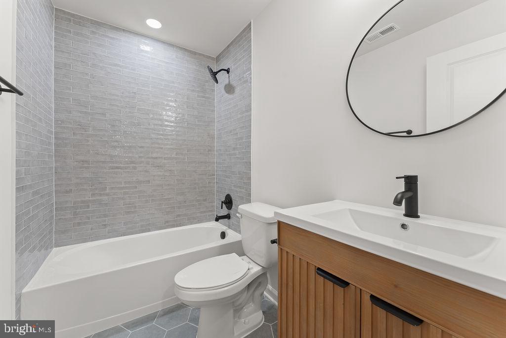 EDGEWOOD BAY - Residential