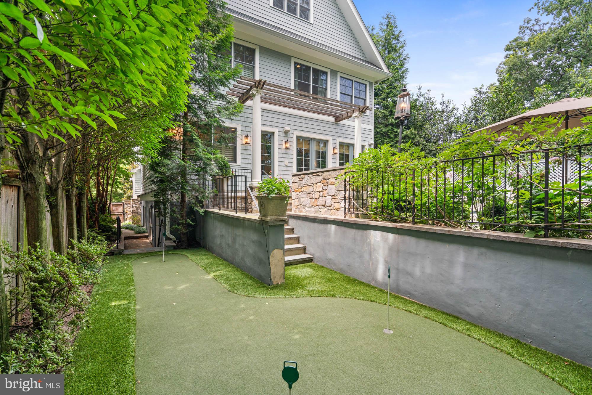 BERKLEY - Residential