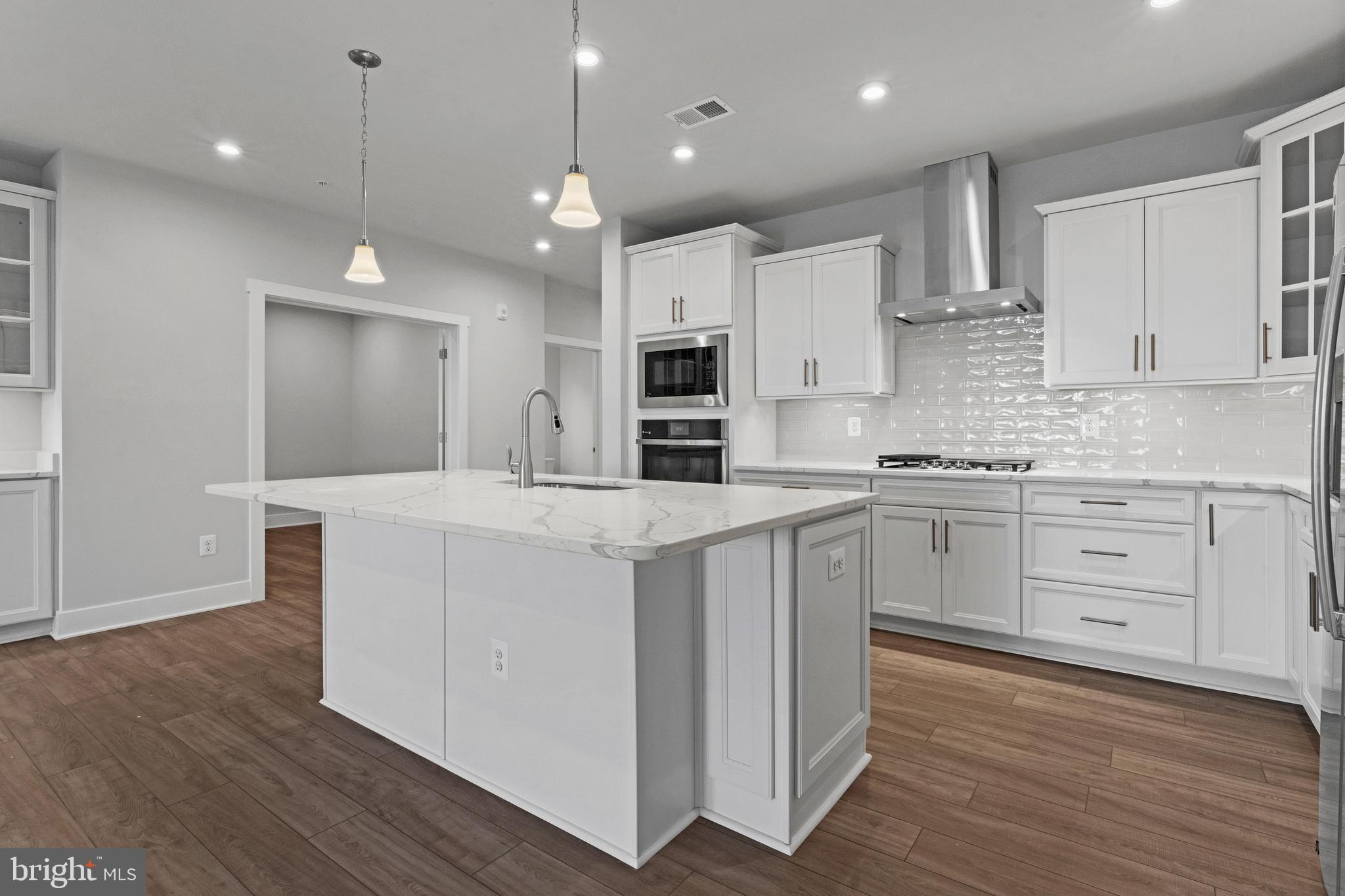 FOUR SEASONS AT KENT ISLAND - Residential