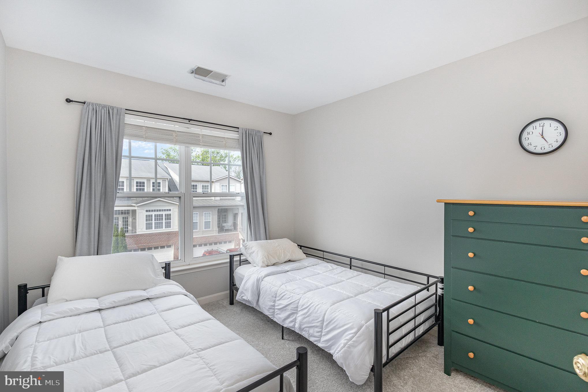 SIGNATURE AT BROADLANDS - Residential