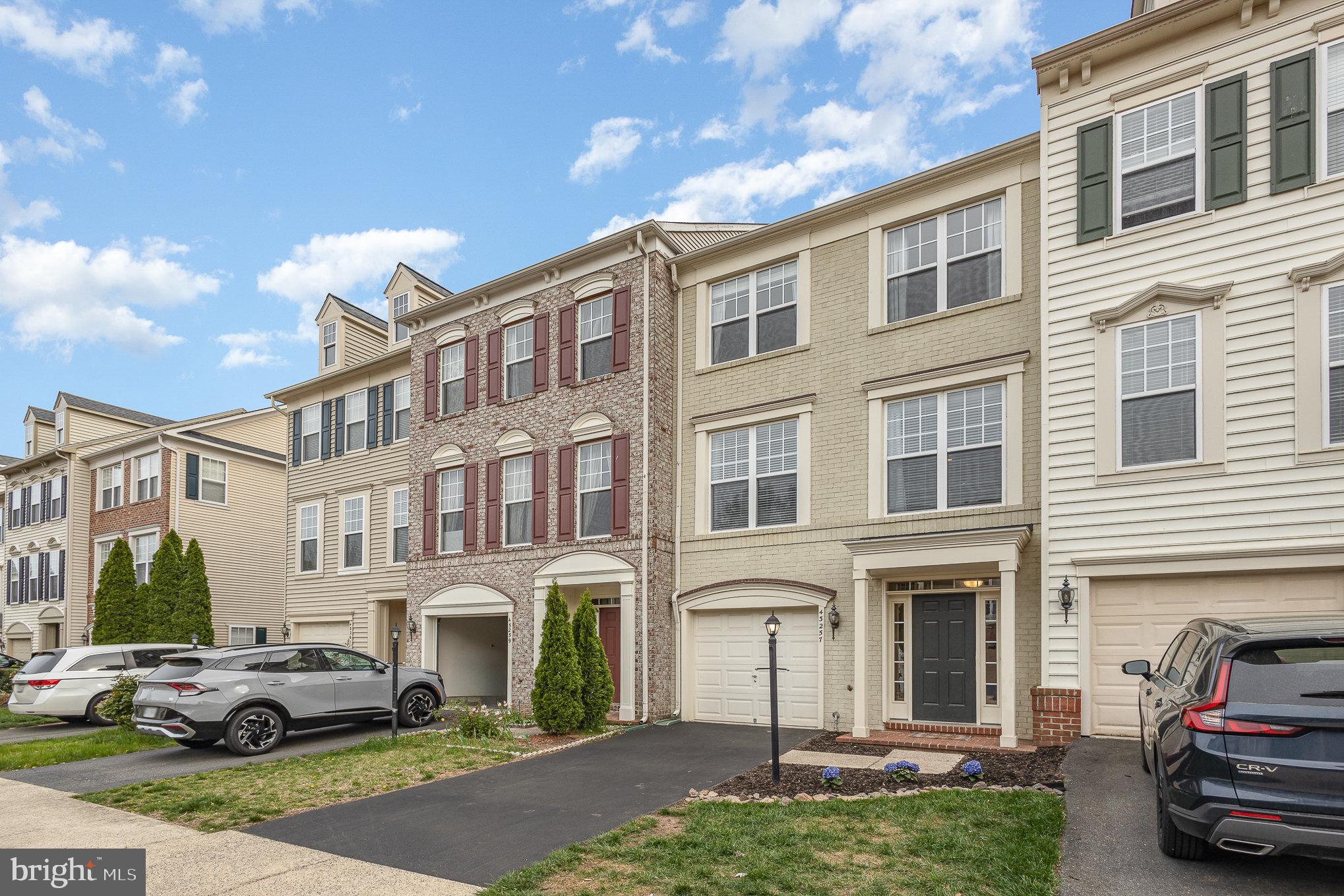 SIGNATURE AT BROADLANDS - Residential