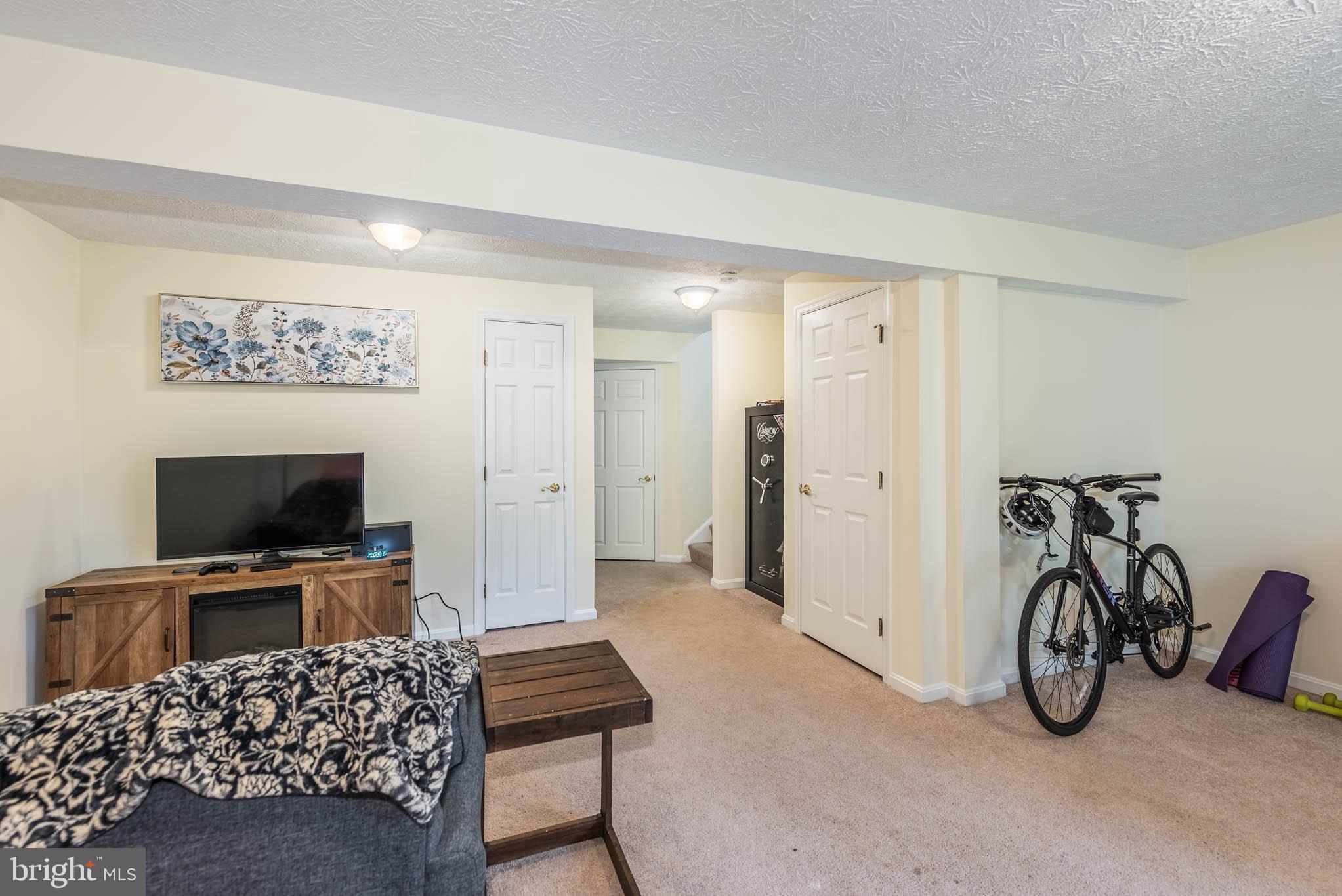 WHISPERING WOODS - Residential