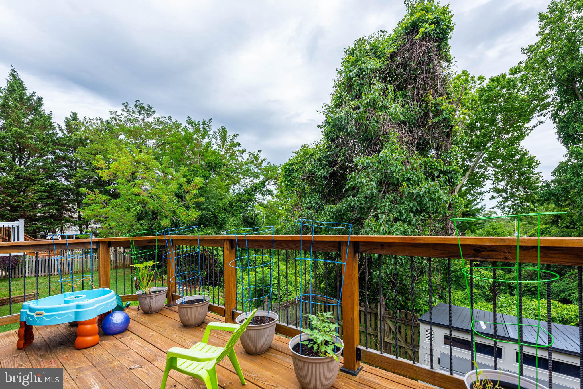 WHISPERING WOODS - Residential