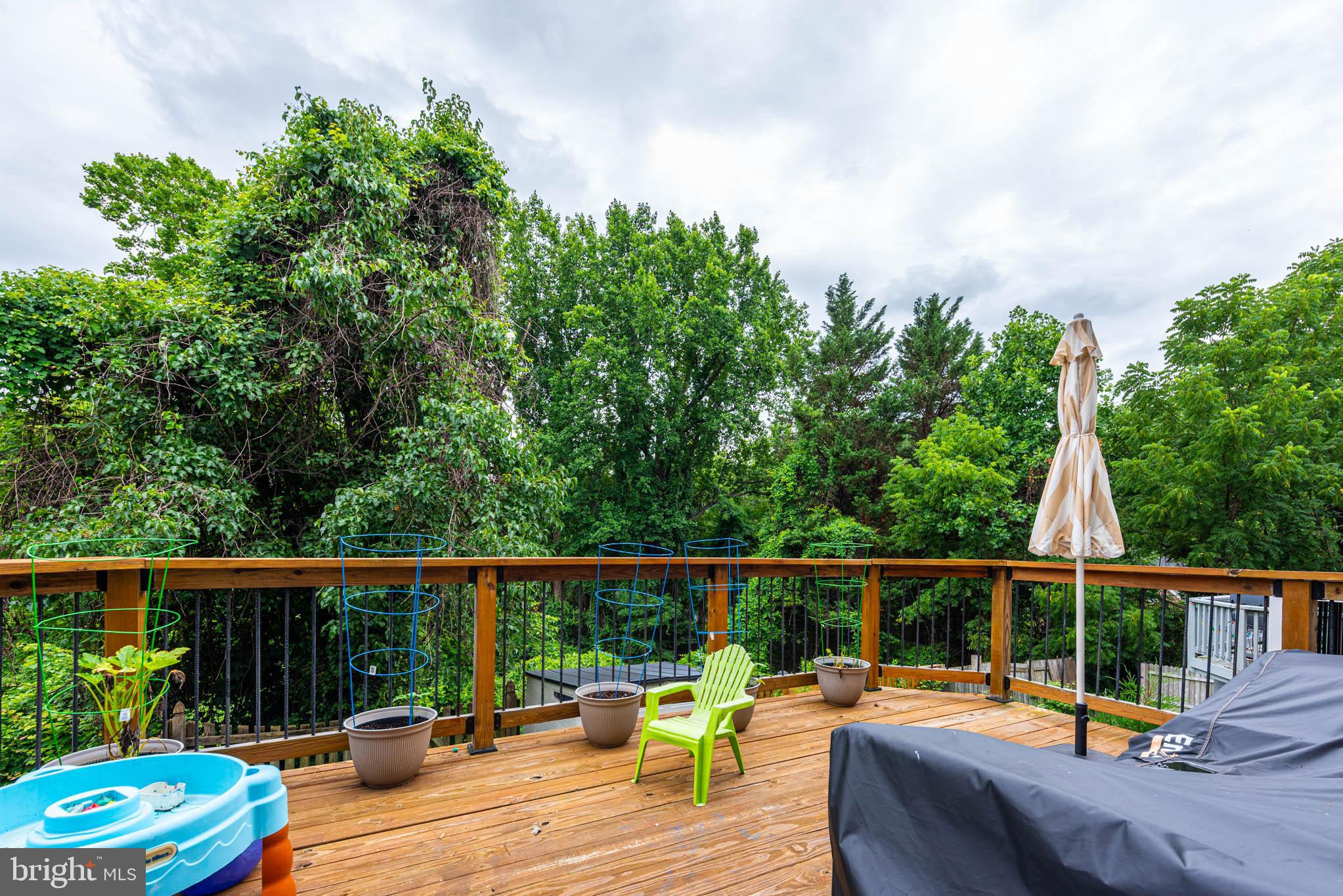 WHISPERING WOODS - Residential