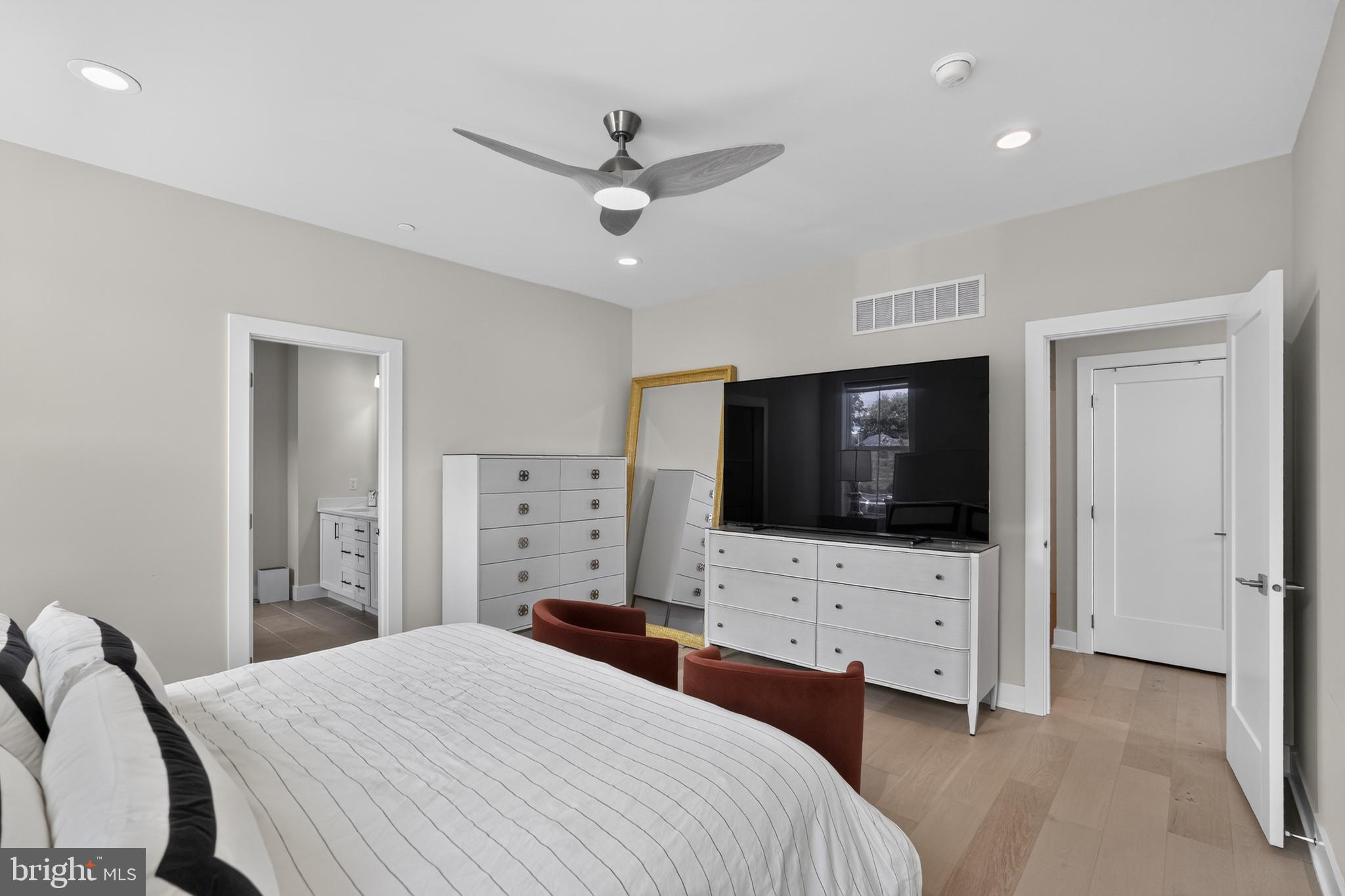 REGENCY AT WATERSIDE - Residential