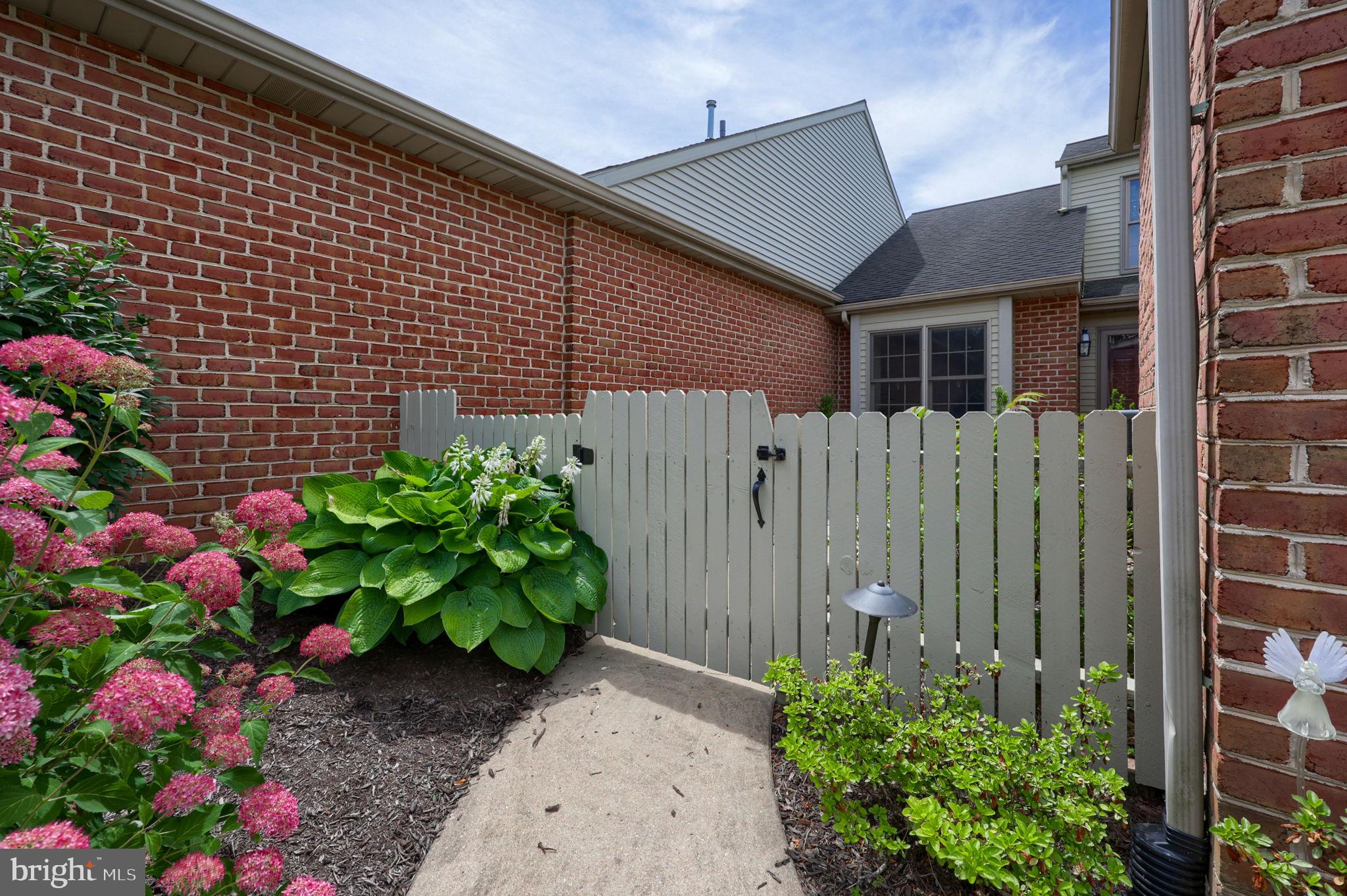 CAMBRIDGE COMMONS - Residential
