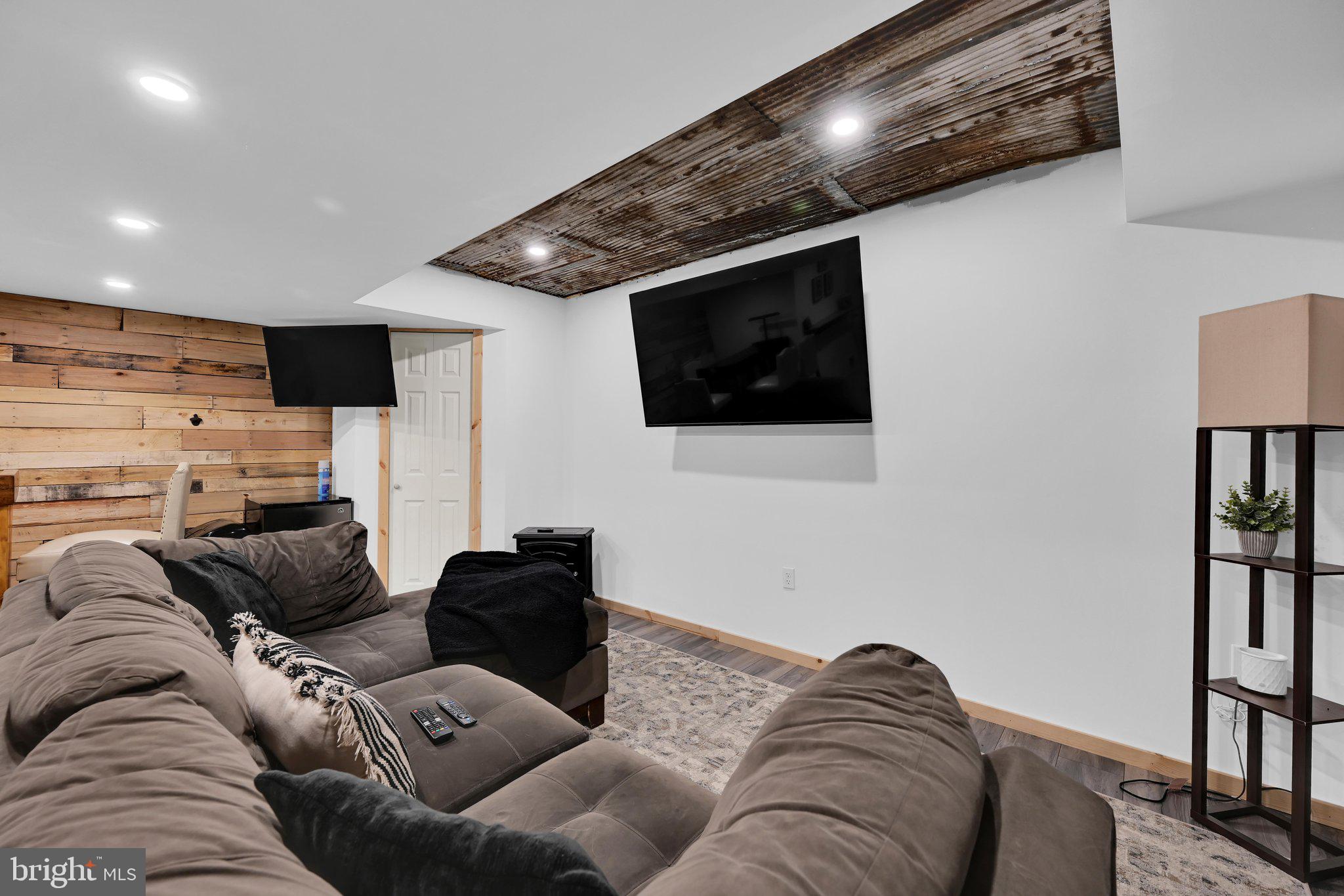 SUNNYSIDE - Residential