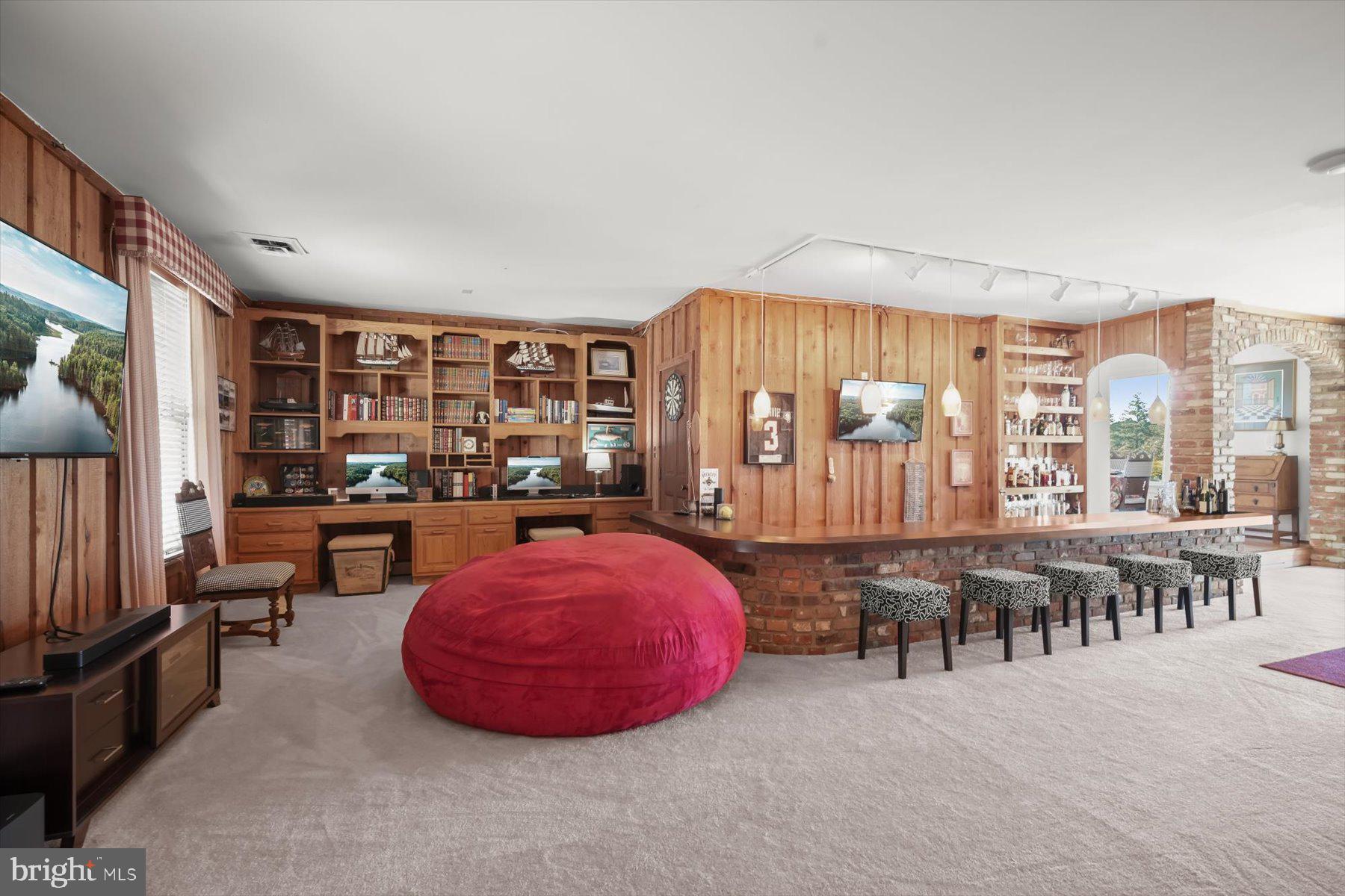 LOCUST GROVE ESTATES SUB - Residential