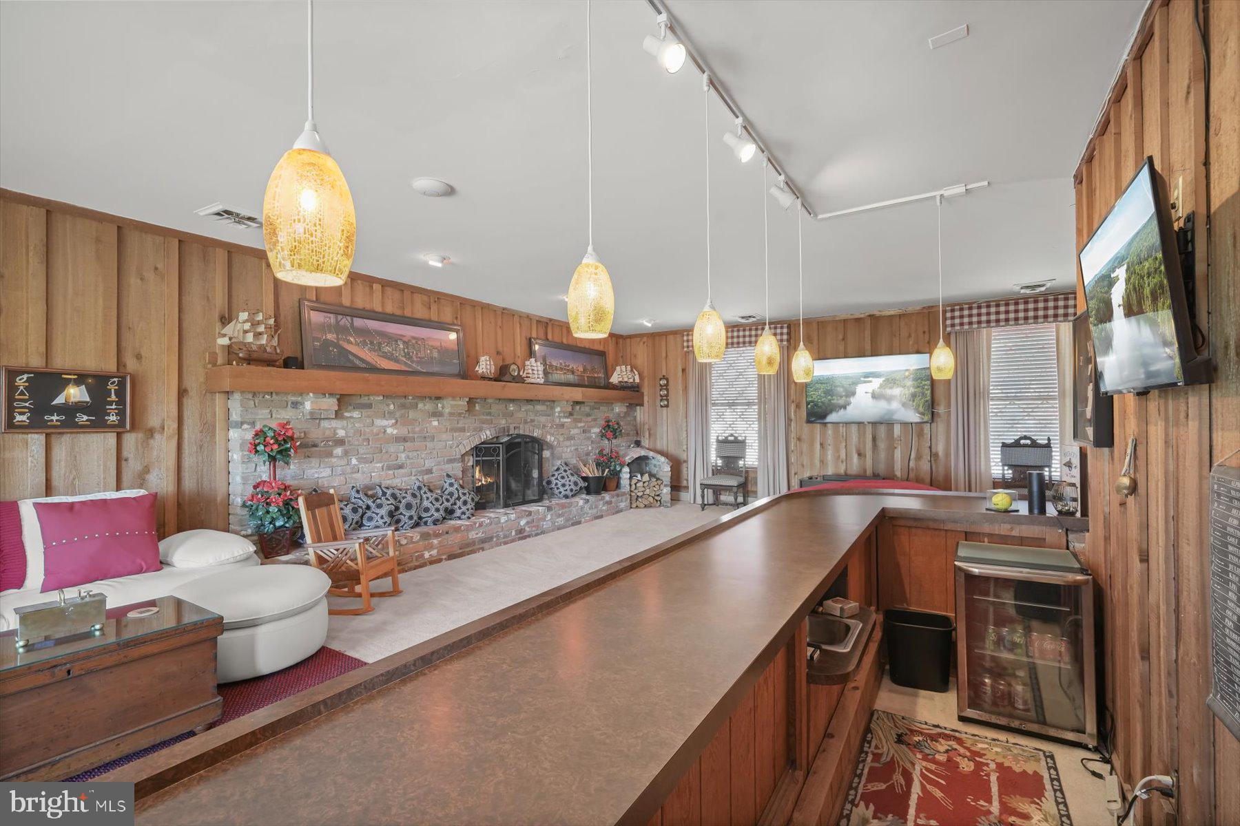 LOCUST GROVE ESTATES SUB - Residential
