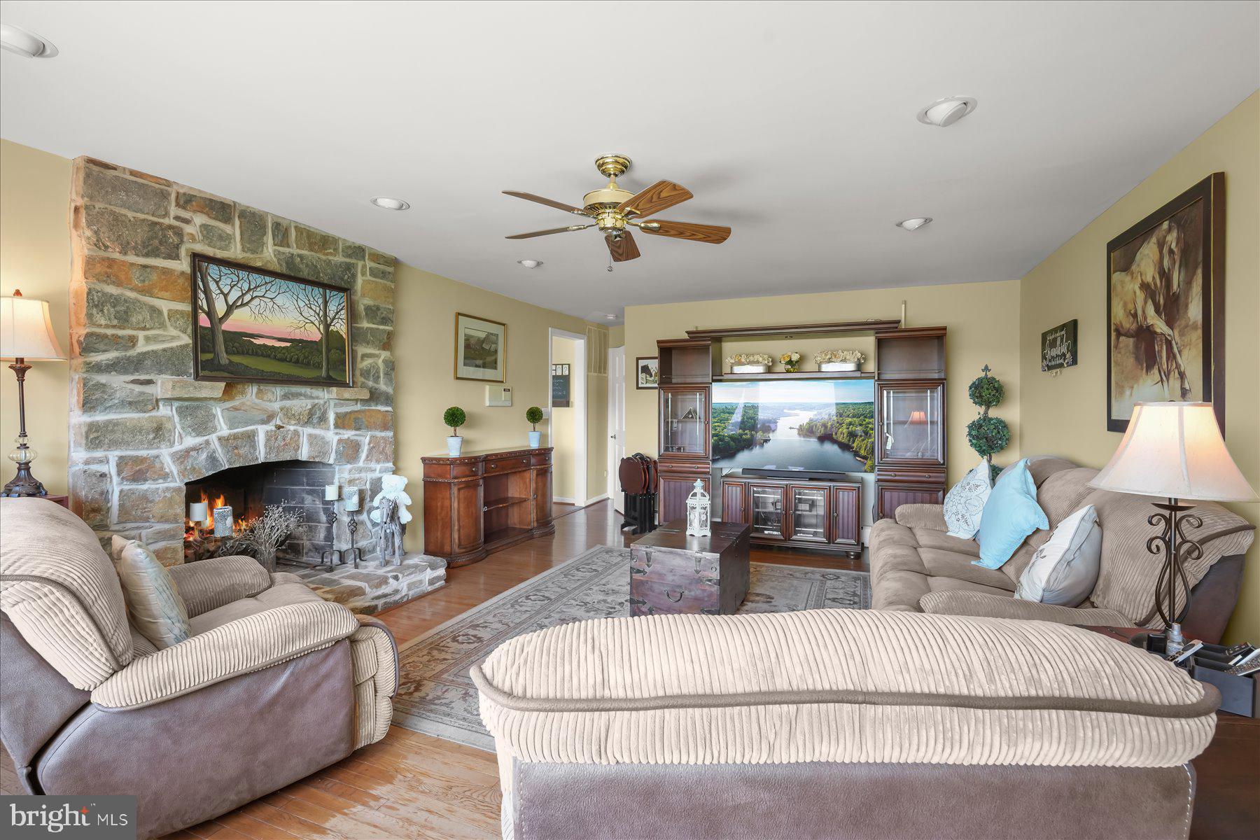 LOCUST GROVE ESTATES SUB - Residential