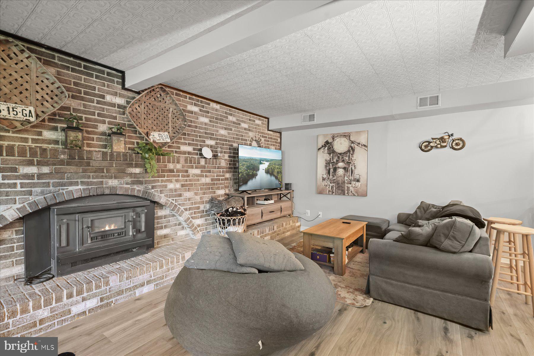 LOCUST GROVE ESTATES SUB - Residential
