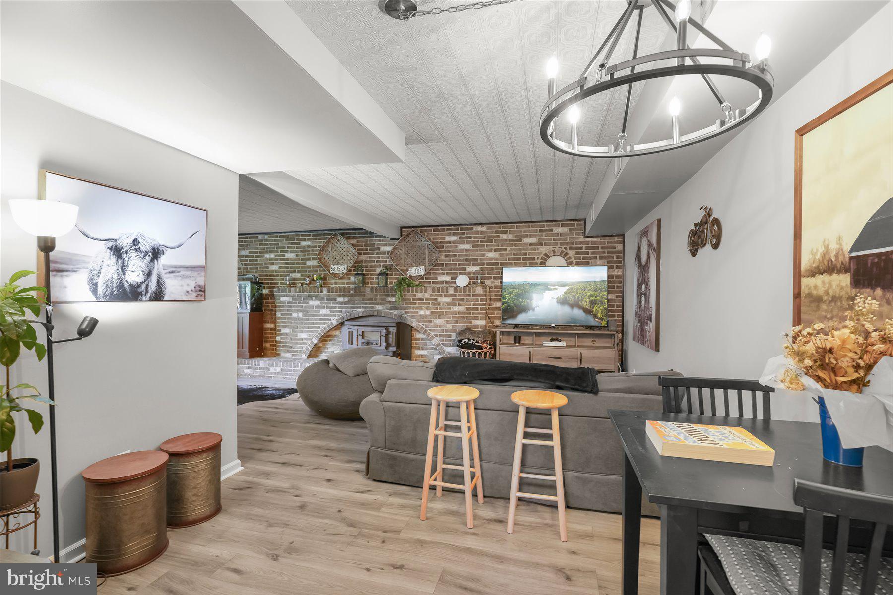 LOCUST GROVE ESTATES SUB - Residential