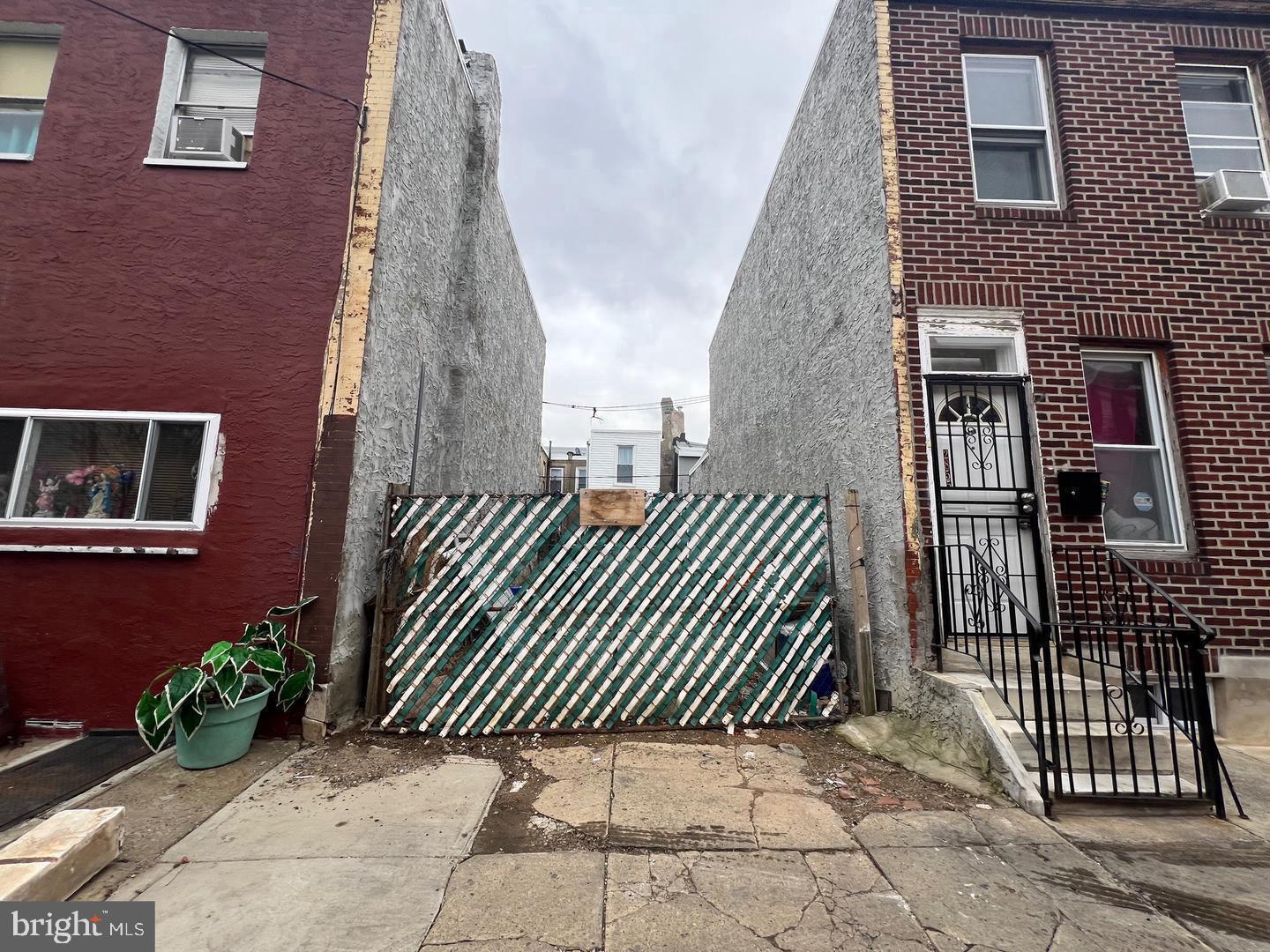 Please note, this is a drive-by lot only; no scheduled viewings are necessary. Buyer is responsible for verifying zoning, measurements, and taxes with the City of Philadelphia. Seller prefers to sell as part of a package (see additional MLS numbers): 132152900, 071062500, 192108800, 332267600, 111071300, 432017500, 432020300, 123051700, 193048400, 061179000, 442231700.