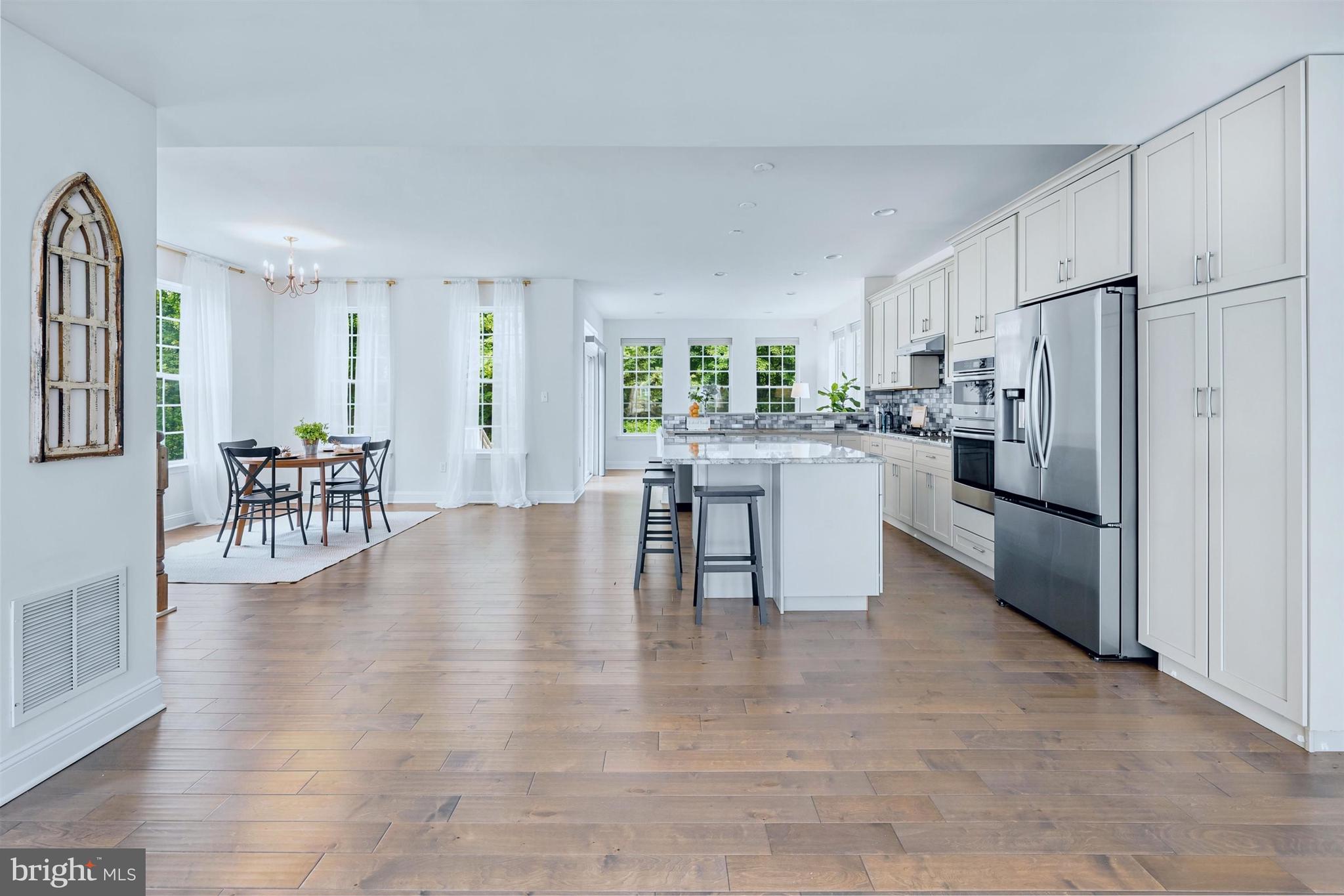 WESTHAMPTON - Residential