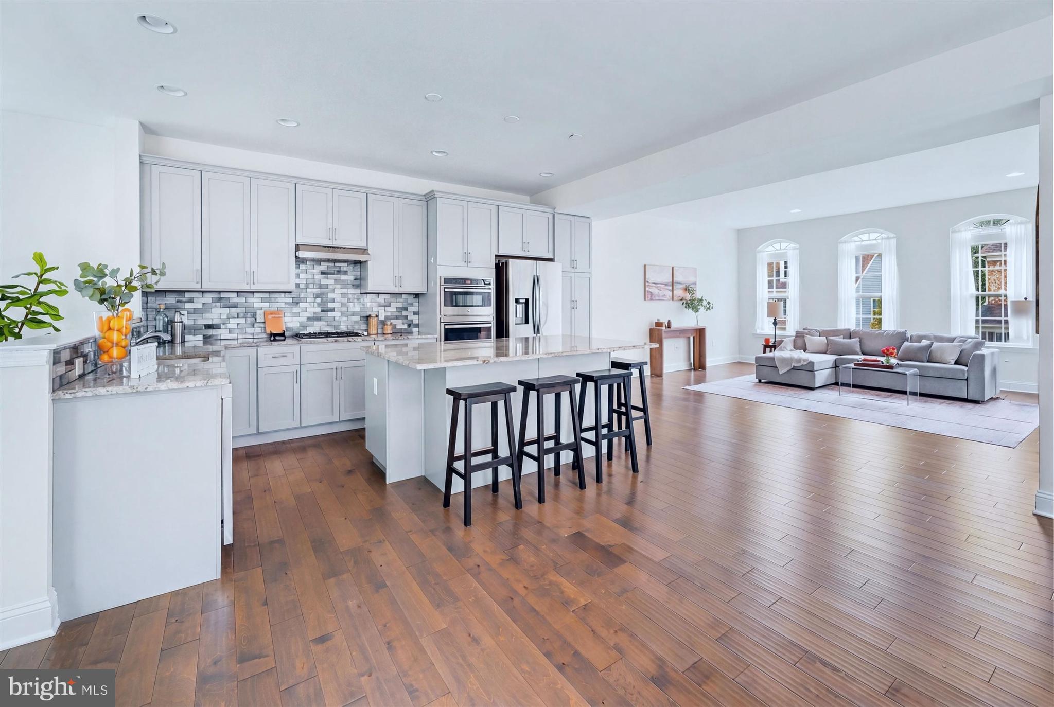 WESTHAMPTON - Residential