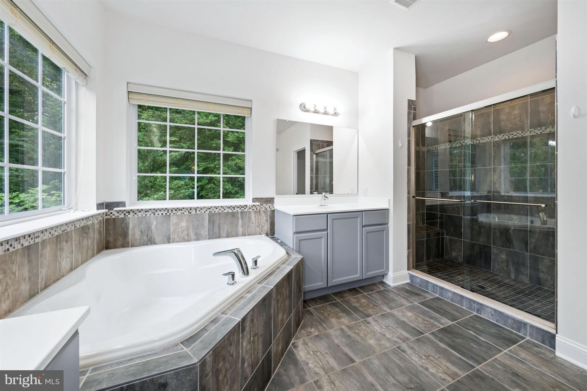 WESTHAMPTON - Residential