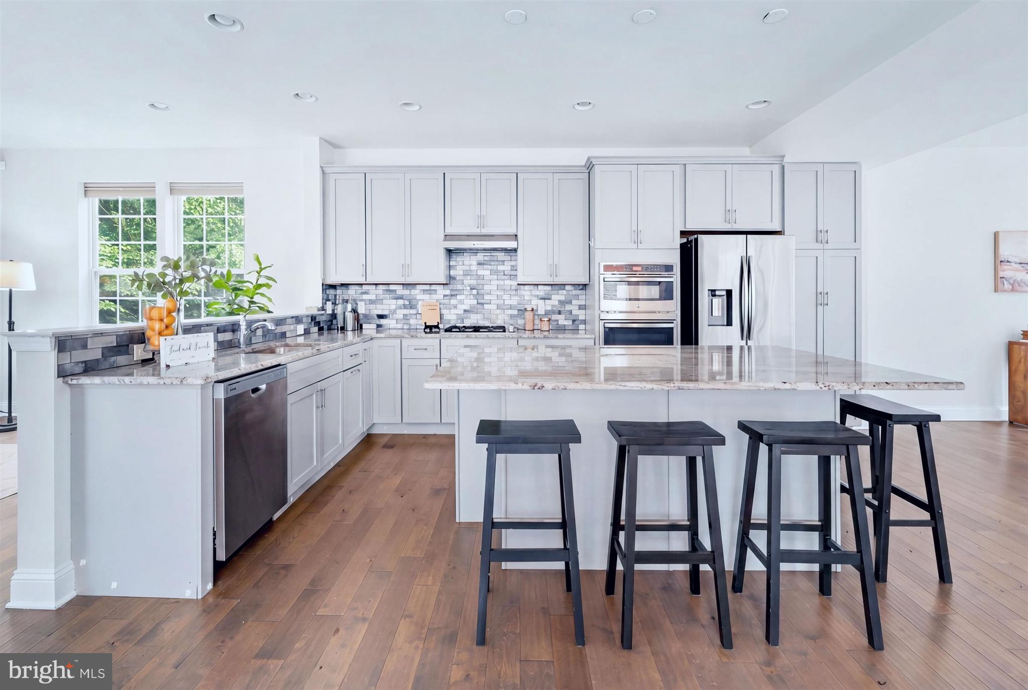 WESTHAMPTON - Residential
