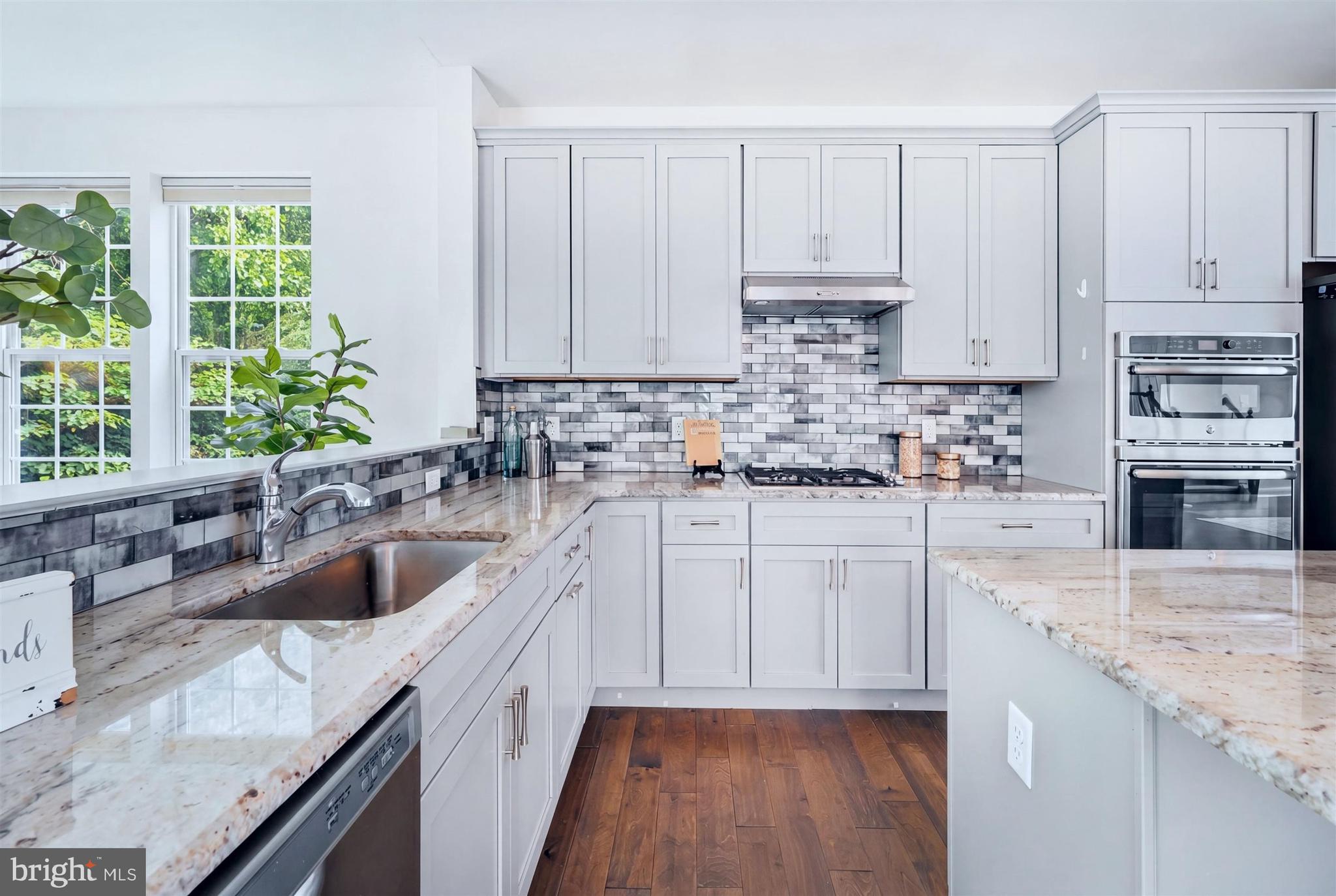 WESTHAMPTON - Residential