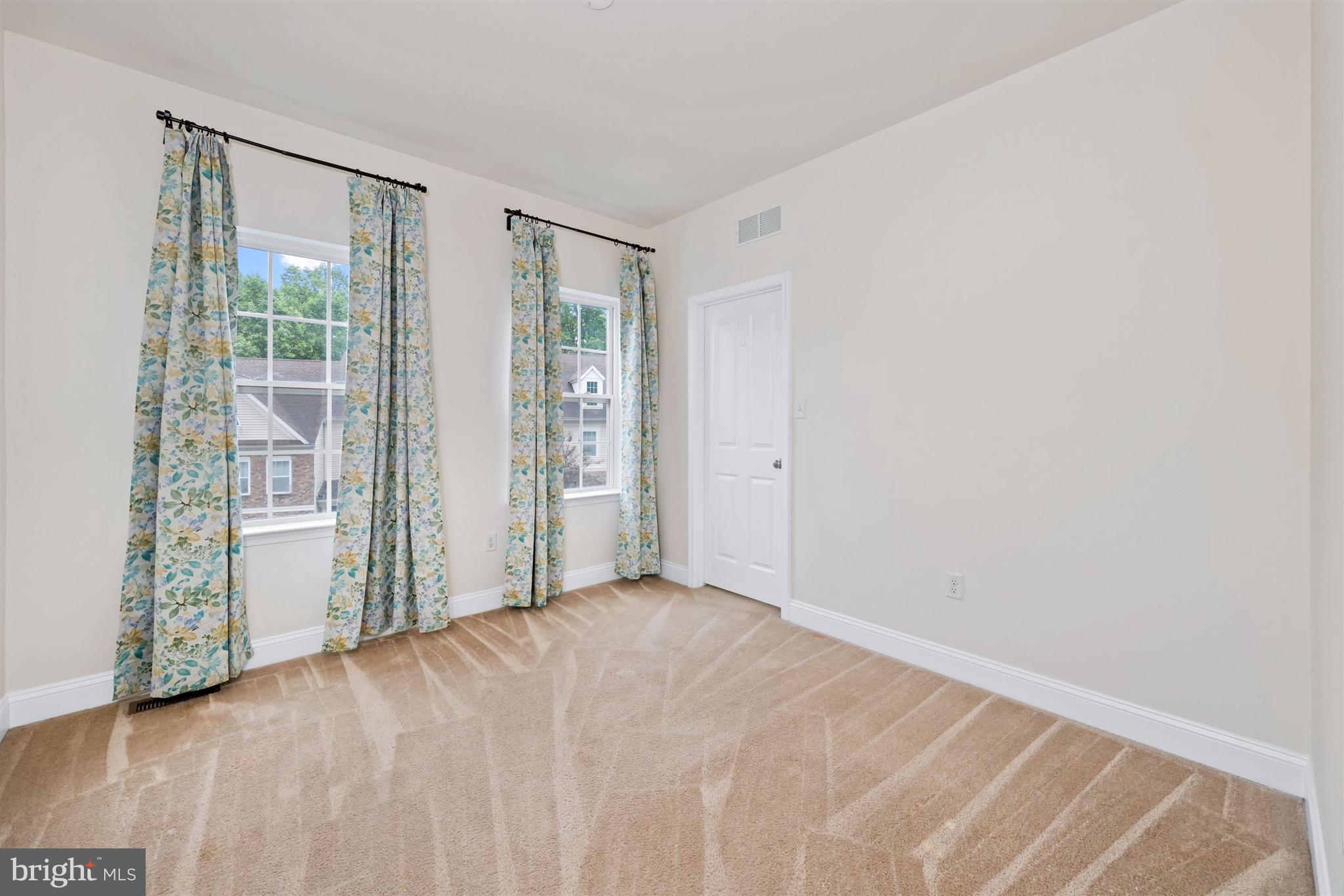 WESTHAMPTON - Residential