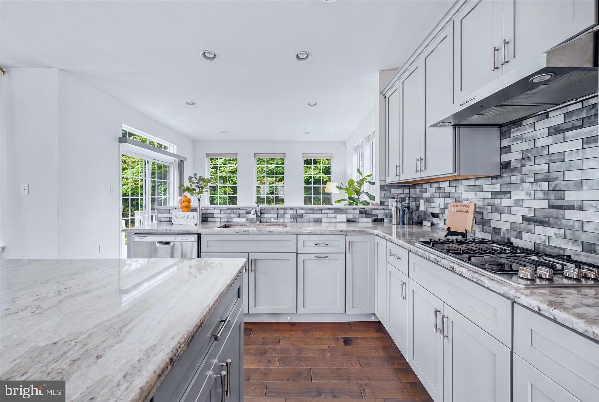 WESTHAMPTON - Residential