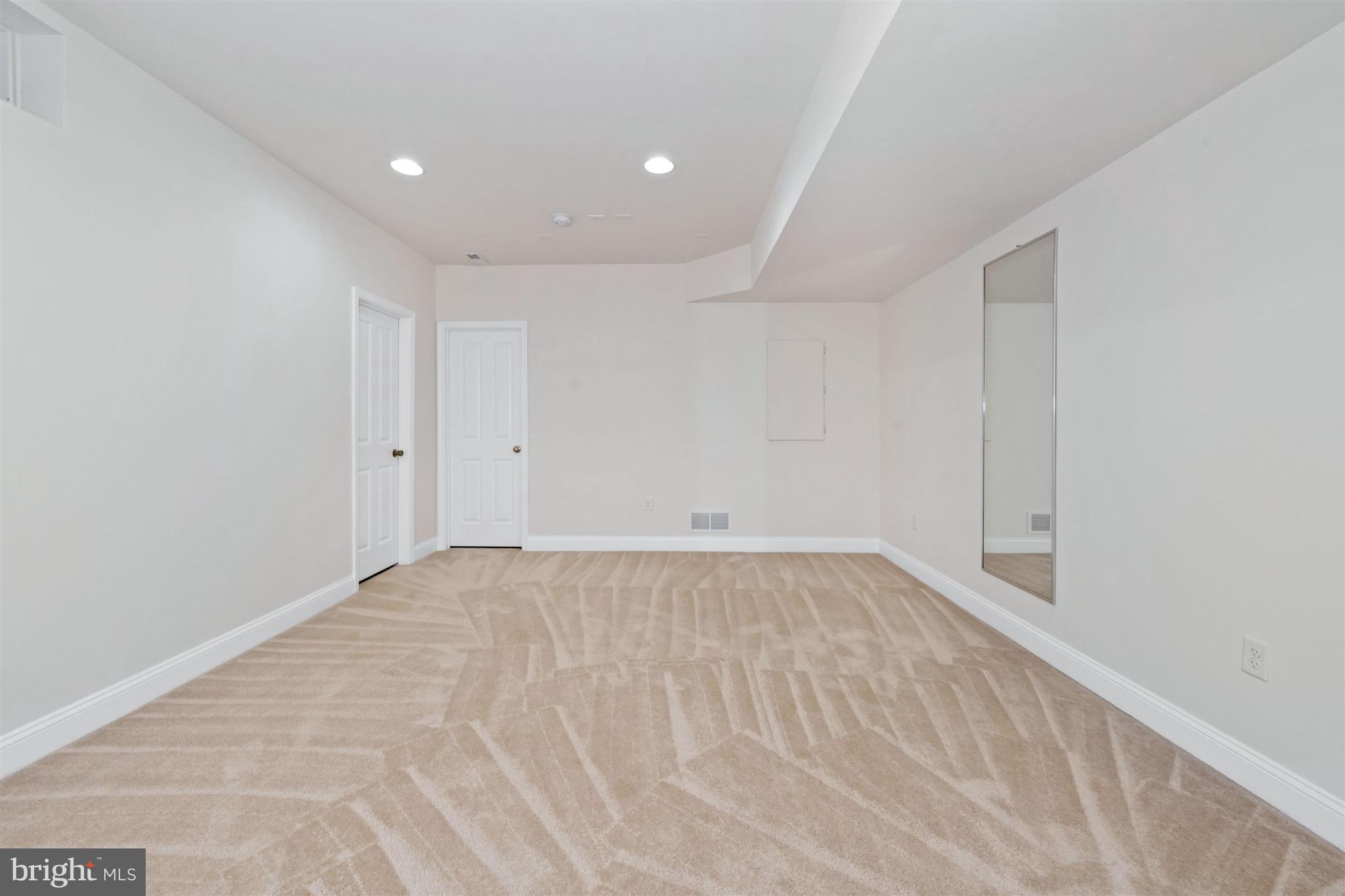 WESTHAMPTON - Residential
