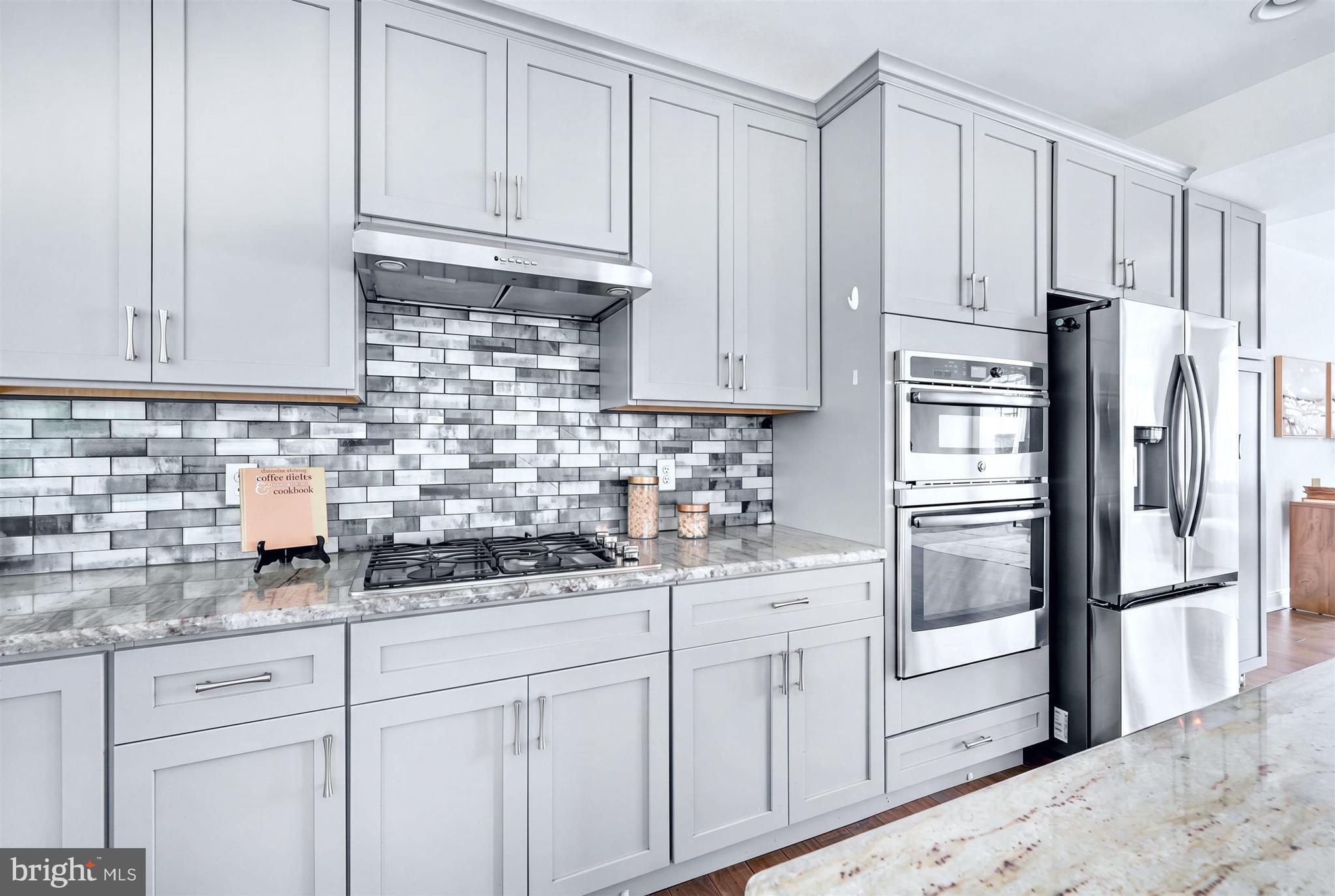 WESTHAMPTON - Residential