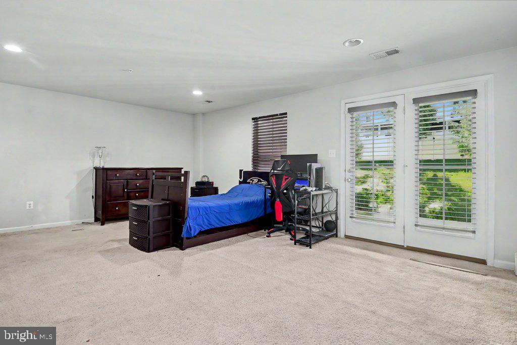 PONDVIEW - Residential