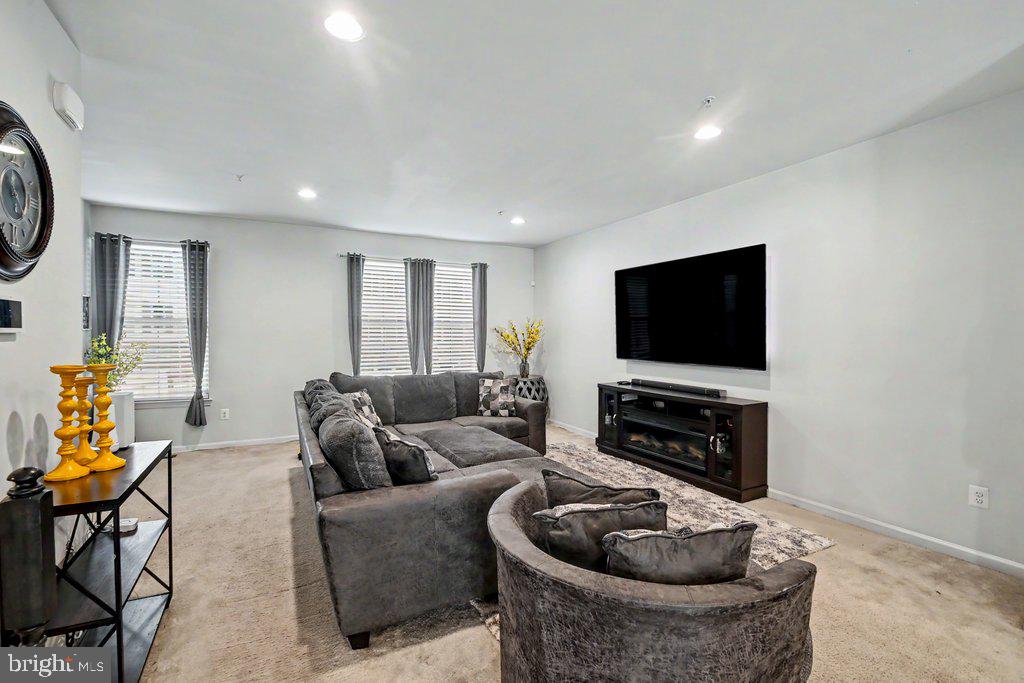 PONDVIEW - Residential