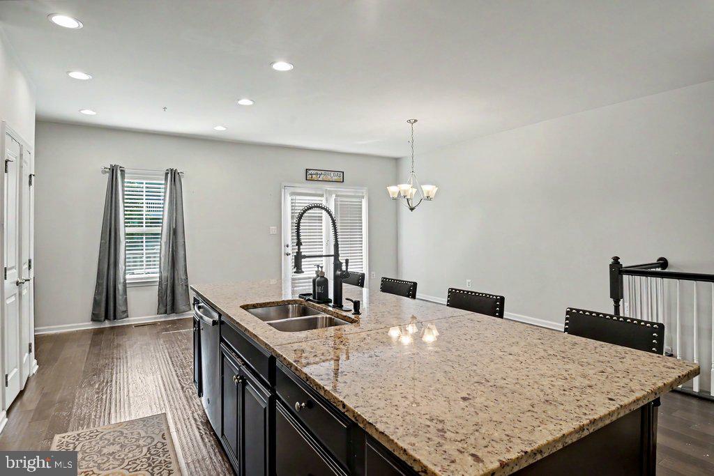 PONDVIEW - Residential