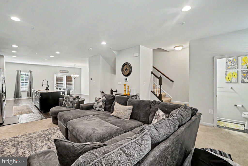 PONDVIEW - Residential
