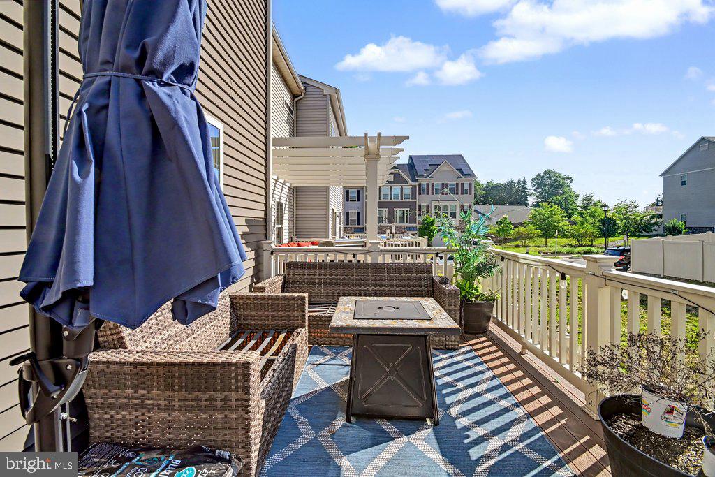 PONDVIEW - Residential