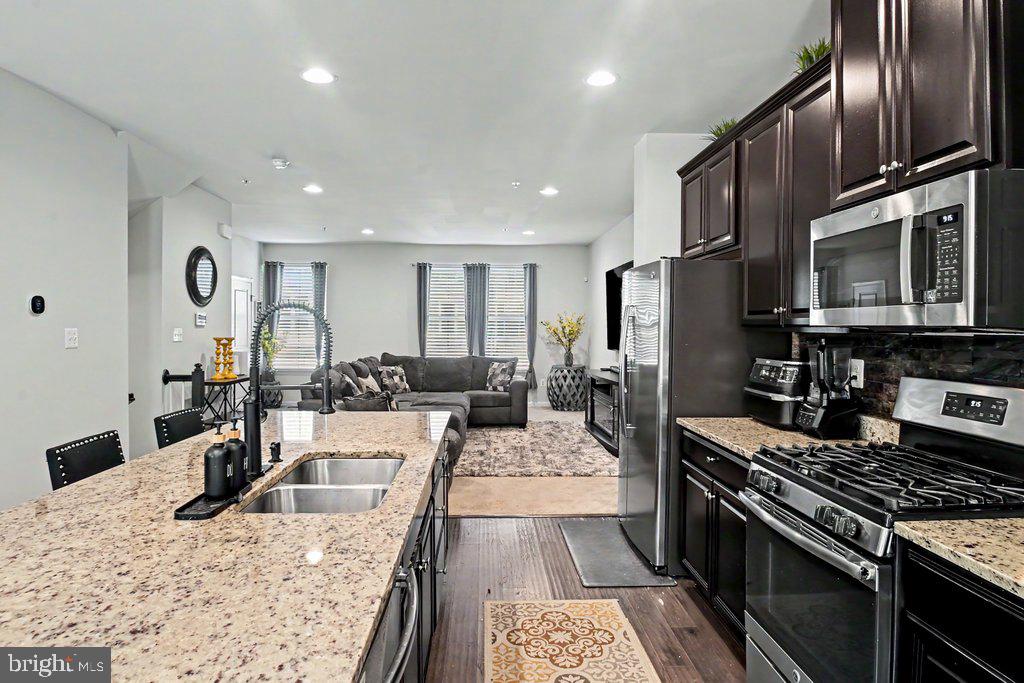 PONDVIEW - Residential